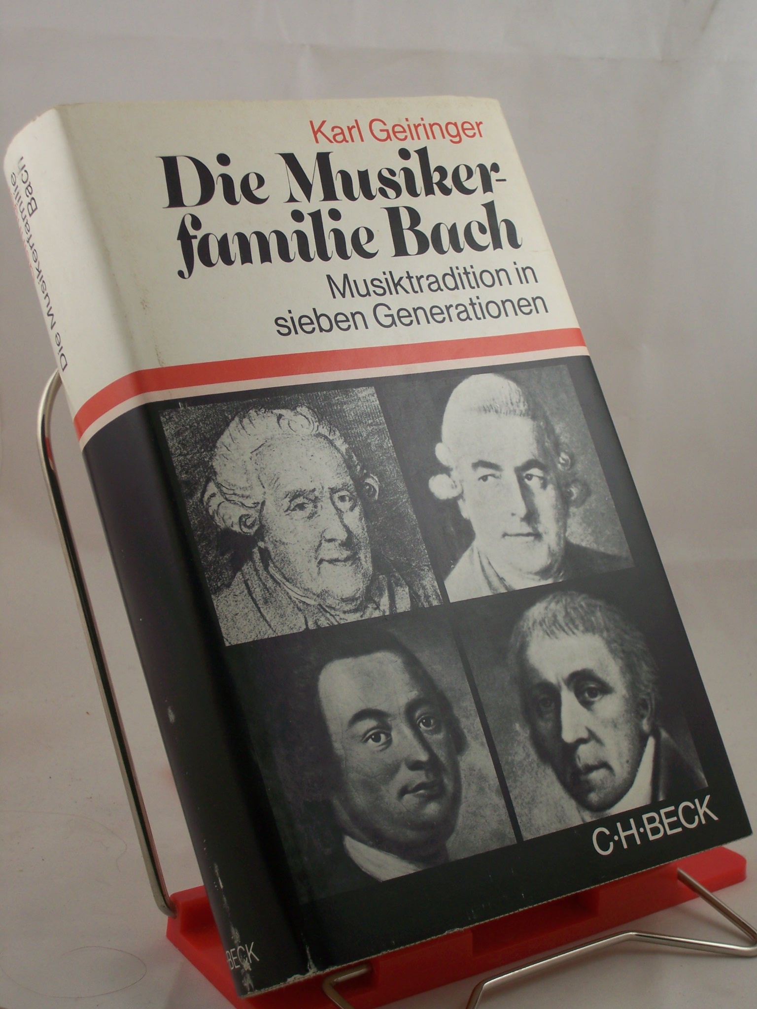 Artikelbild 1 des Artikels “Die Musikerfamilie Bach : Musiktradition in 7 Generationen / Karl
Geiringer. Unter Mitarb. von Irene Geiringer “