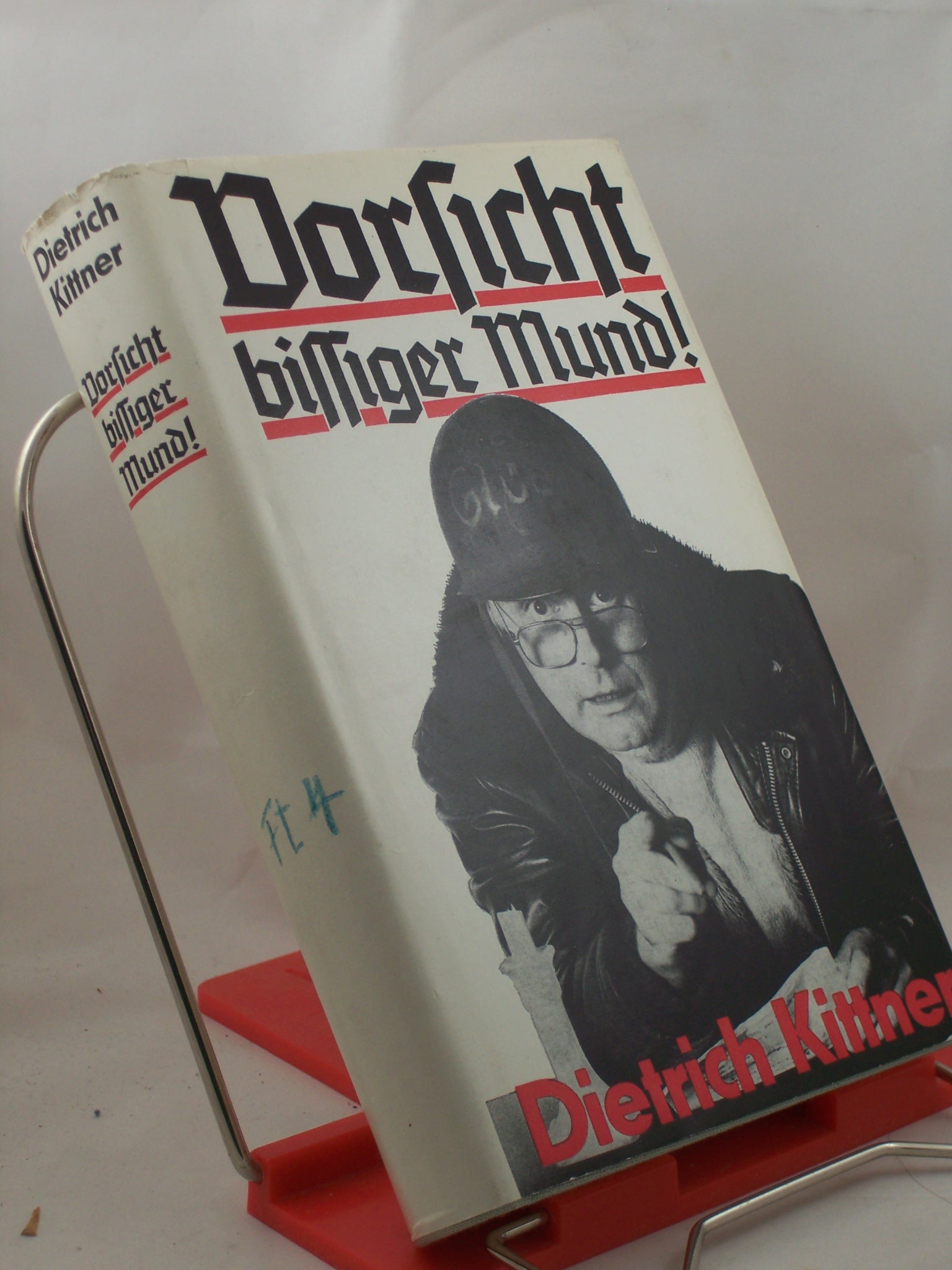 Artikelbild 1 des Artikels “Vorsicht bissiger Mund! : Ausgew. Lieder, Lacher, Leid-Artikel aus 25
Jahren Kabarett / Dietrich Kittner. Mit 35 Zeichn. von Guido Zingerl
u.e. Vorw. von Günter Wallraff “