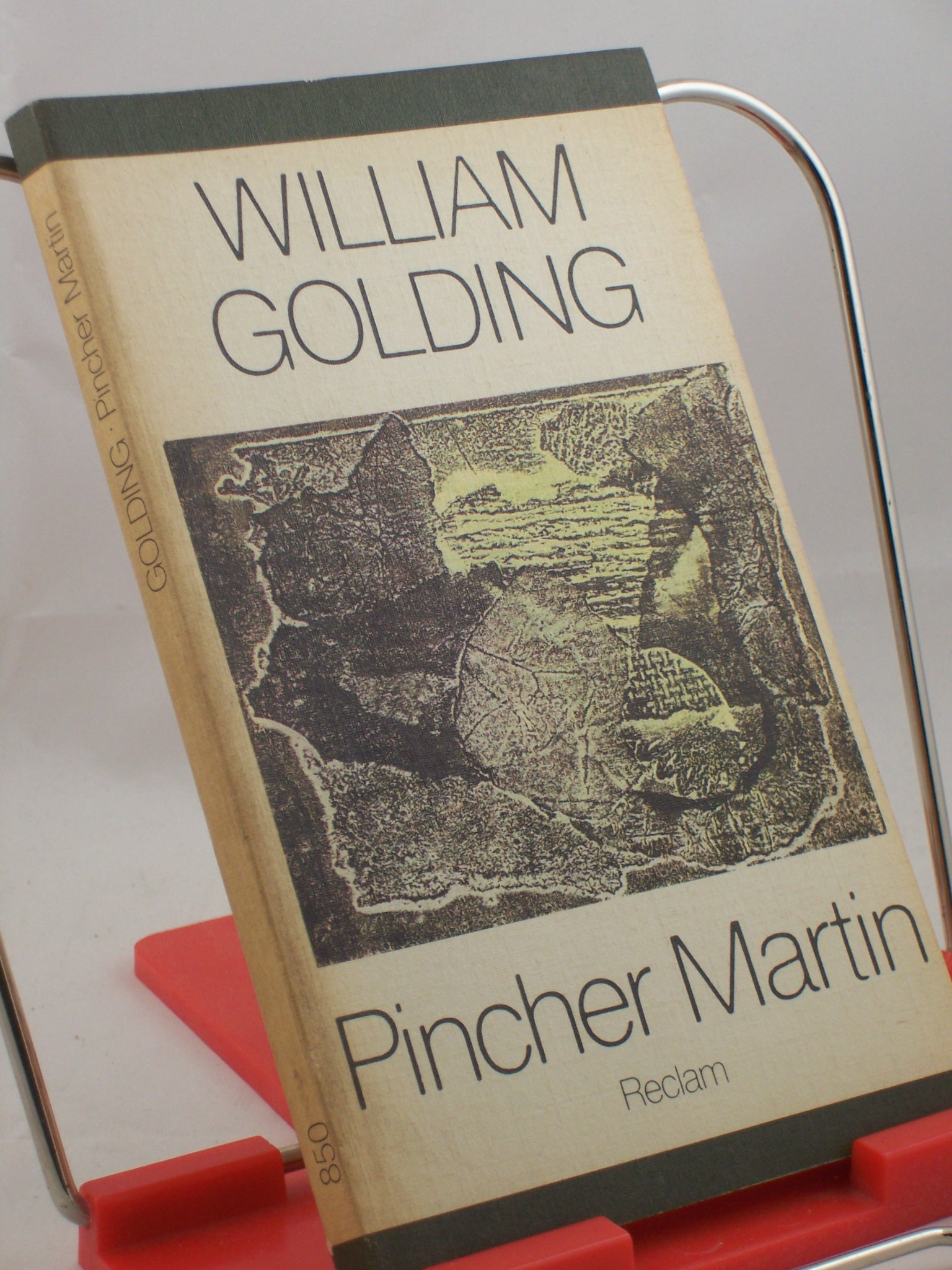 Artikelbild 1 des Artikels “Pincher Martin : Roman ; [aus d. Engl.] / William Golding. [Übers.
von Hermann Stiehl. Mit e. Essay von Bernhard Scheller 