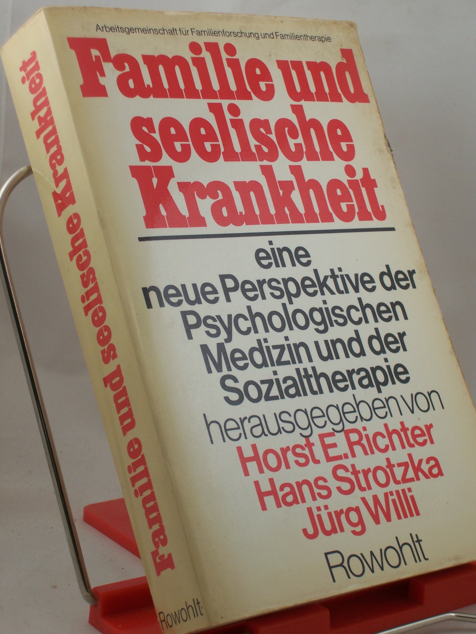 Artikelbild 1 des Artikels “Familie und seelische Krankheit : e. neue Perspektive d. psycholog. Medizin u. Sozialtherapie / hrsg. von H. E. Richter... in Zsarb. mit d. übrigen Mitgliedern d. Arbeitsgemeinschaft für Familienforschung u. Familientherapie “