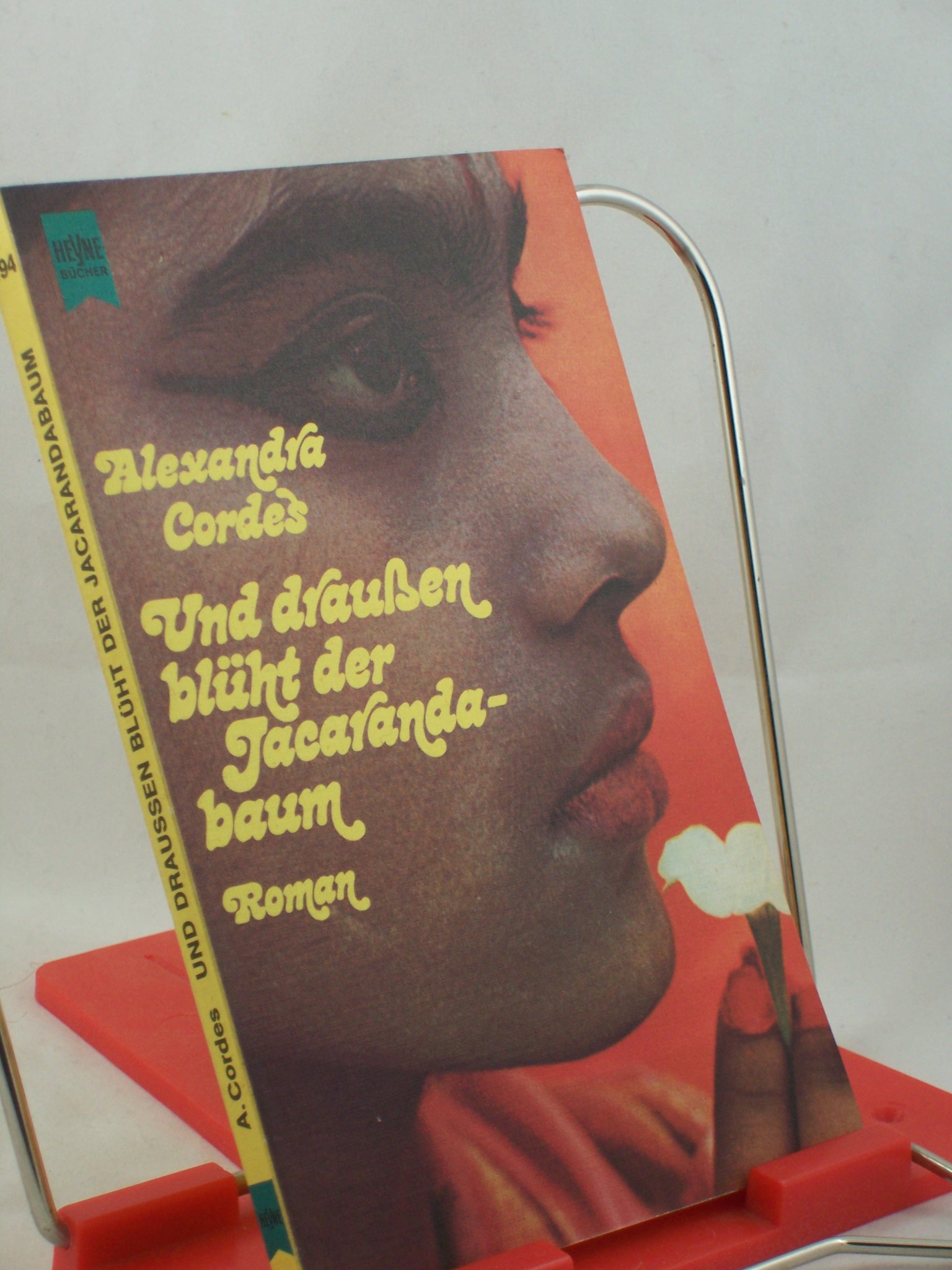 Artikelbild 1 des Artikels “Und draussen blüht der Jacarandabaum : Roman / Alexandra Cordes “