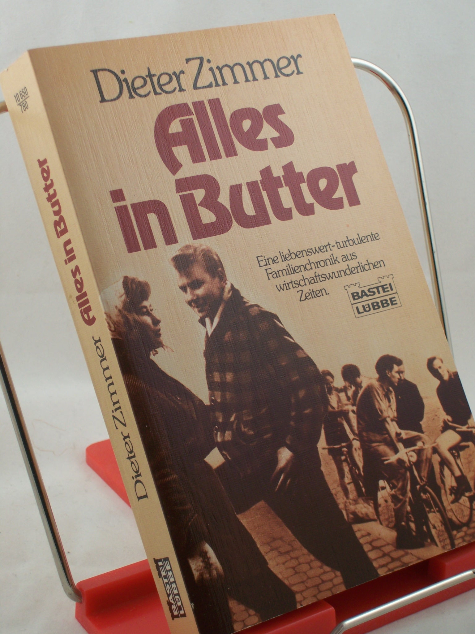 Artikelbild 1 des Artikels “Alles in Butter : e. liebenswert-turbulente Familienchronik aus
wirtschaftswunderl. Zeiten / Dieter Zimmer “