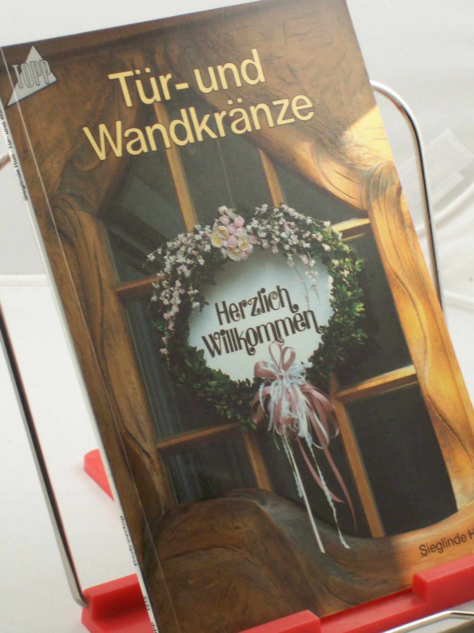 Artikelbild 1 des Artikels “Tür- und Wandkränze / Sieglinde Holl “