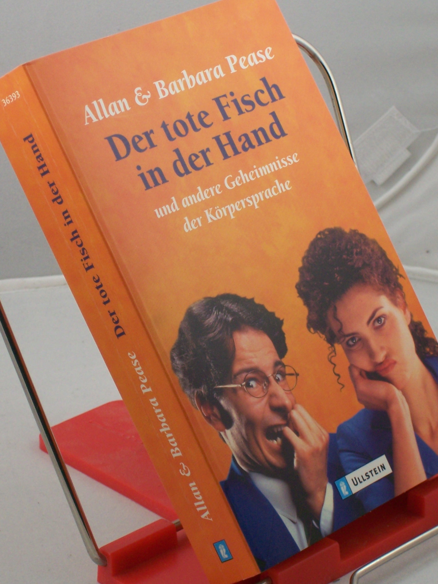 Artikelbild 1 des Artikels “Der tote Fisch in der Hand und andere Geheimnisse der Körpersprache /
Allan und Barbara Pease. Aus dem Engl. von Gertrud Bauer.
Illustrationen John Hepworth “