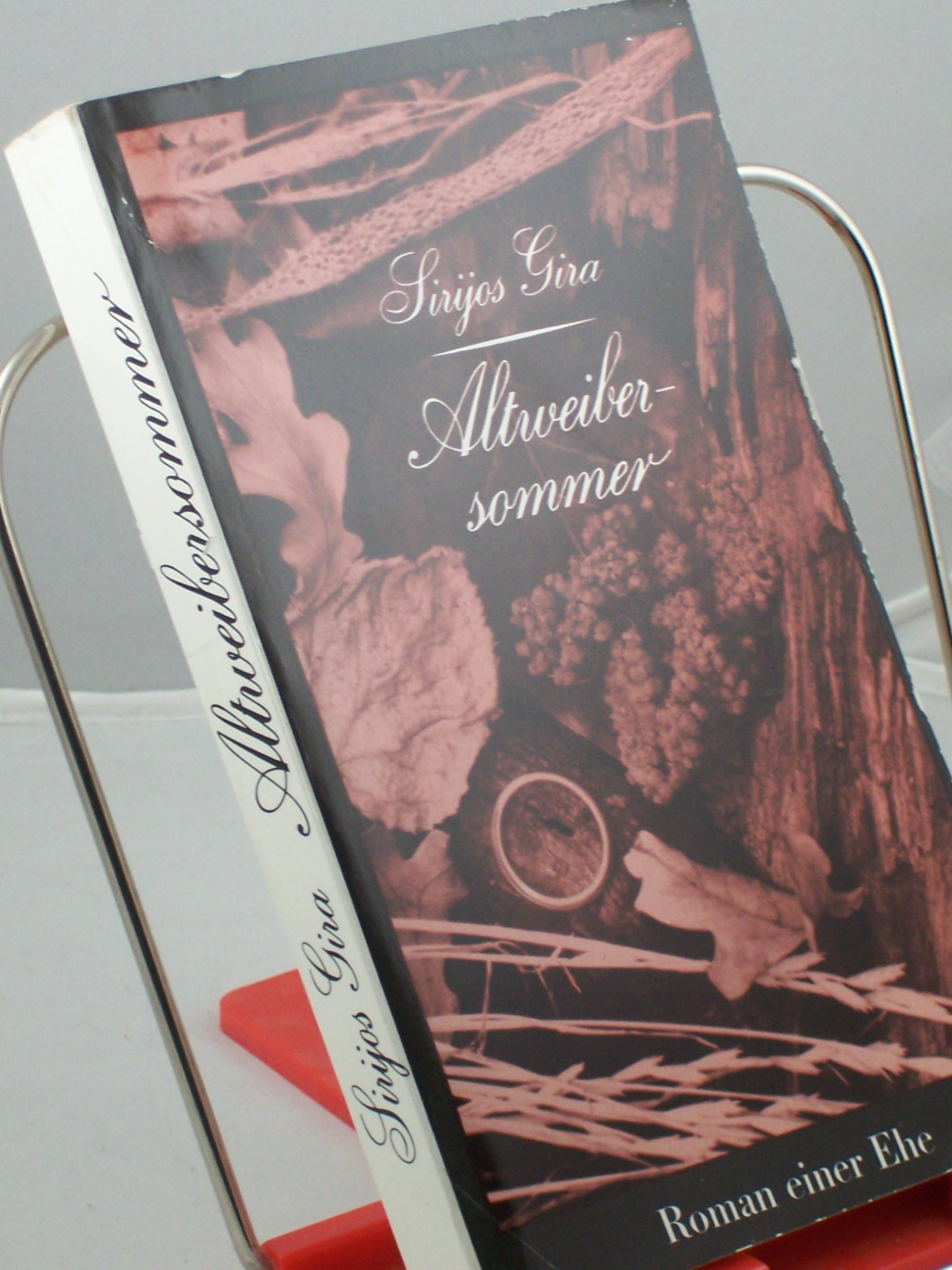 Artikelbild 1 des Artikels “Altweibersommer : Roman e. Ehe / Vytautas Sirijos Gira. Aus d. Litauischen von Irene Brewing “