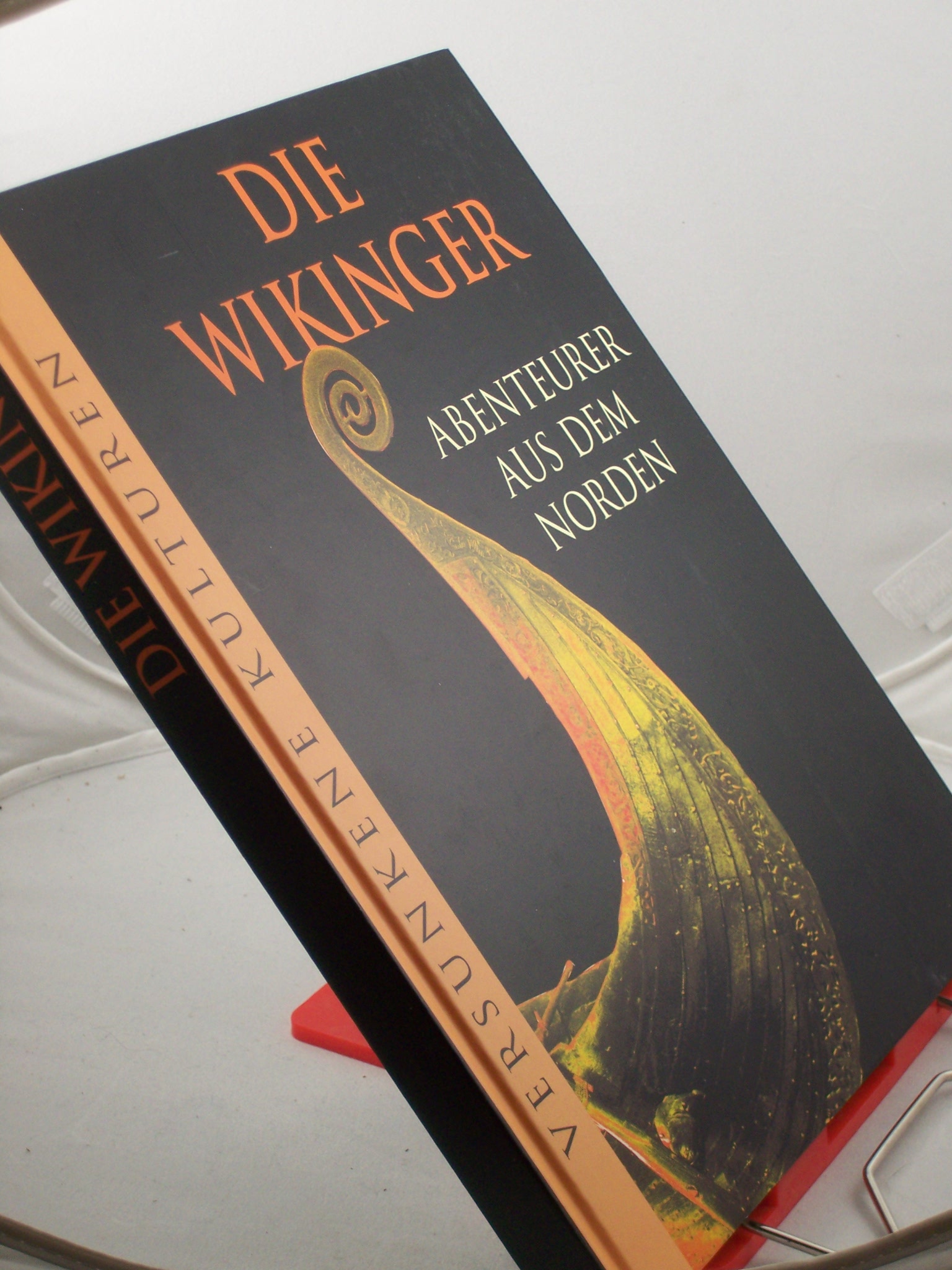 Artikelbild 1 des Artikels “Die Wikinger: Abenteurer aus dem Norden / dt. Ausg.: Leitung: Marianne Tölle. Aus dem Engl. übertr. von Sabine Robin ; Dieter Schmitz “