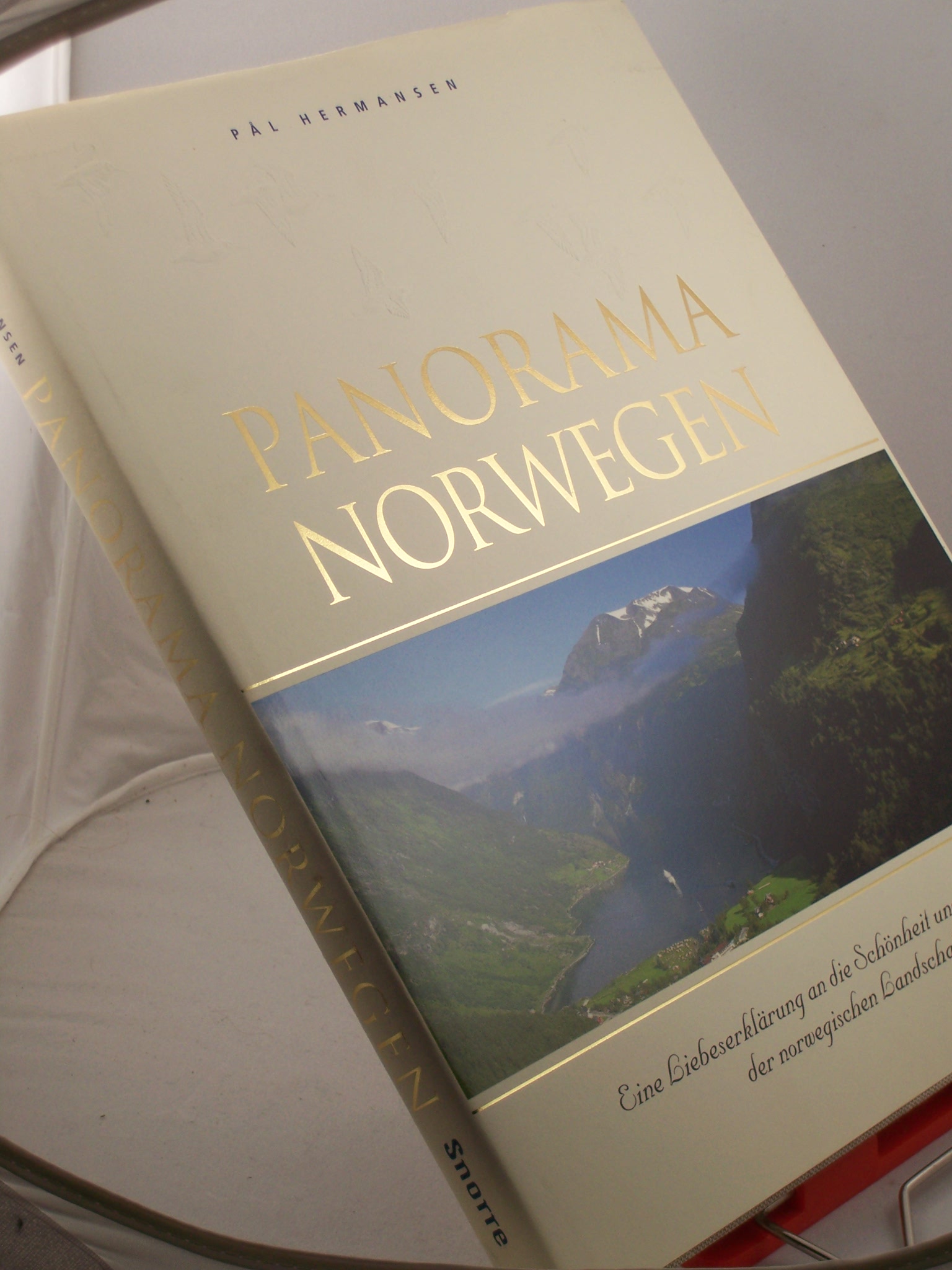 Artikelbild 1 des Artikels “Panorama Norwegen, Wunderbar gestalteter Bildband, kleine Vögel geprägt auf dem Schutzumschlag, handgeschöptes Papier als Vorsatzblatt und auch auf der Einbandinnenseite “