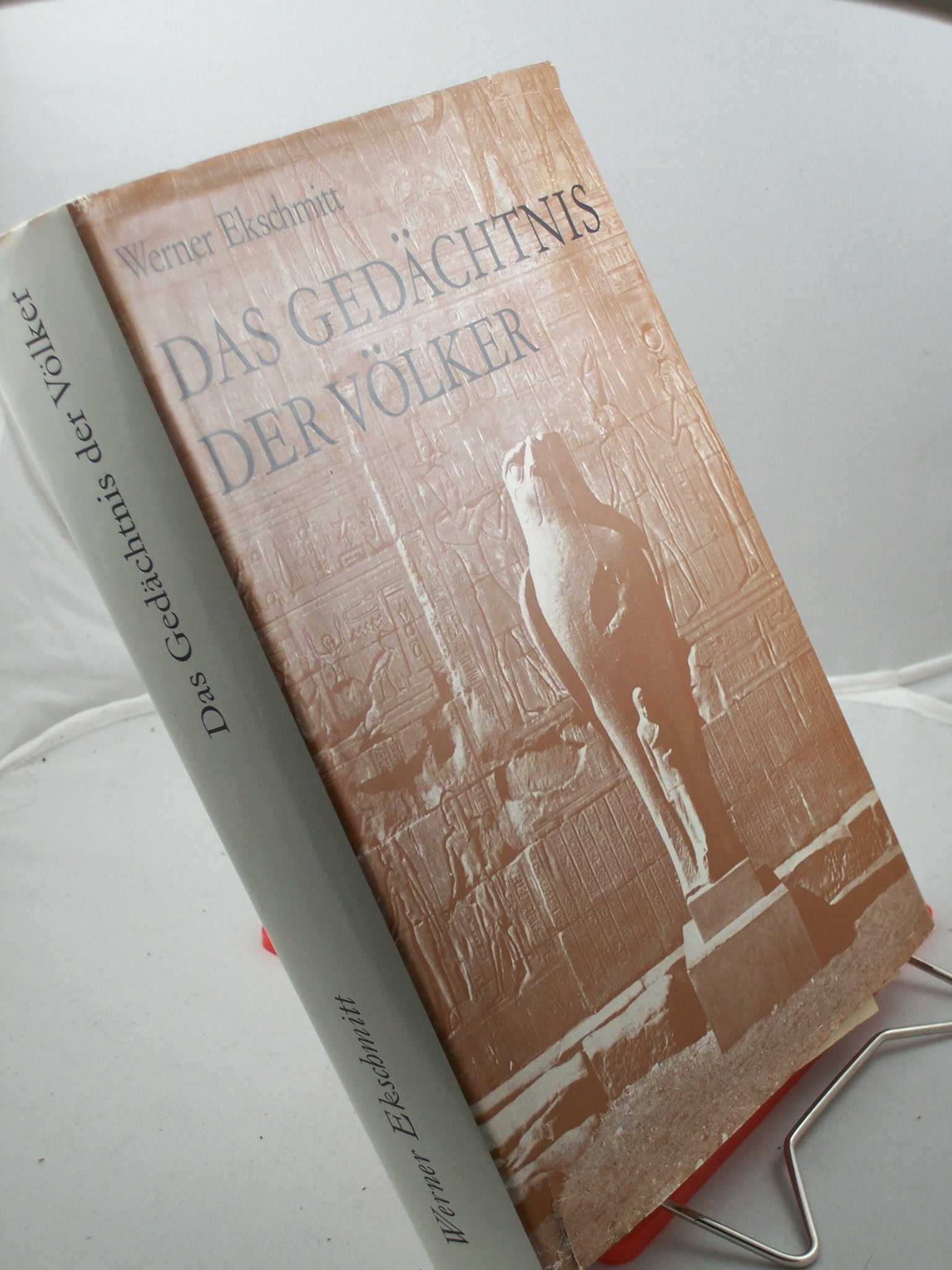 Artikelbild 1 des Artikels “Das Gedächtnis der Völker : Hieroglyphen, Schrift u. Schriftfunde
auf Tontaf., Papyri u. Pergamenten / Werner Ekschmitt “
