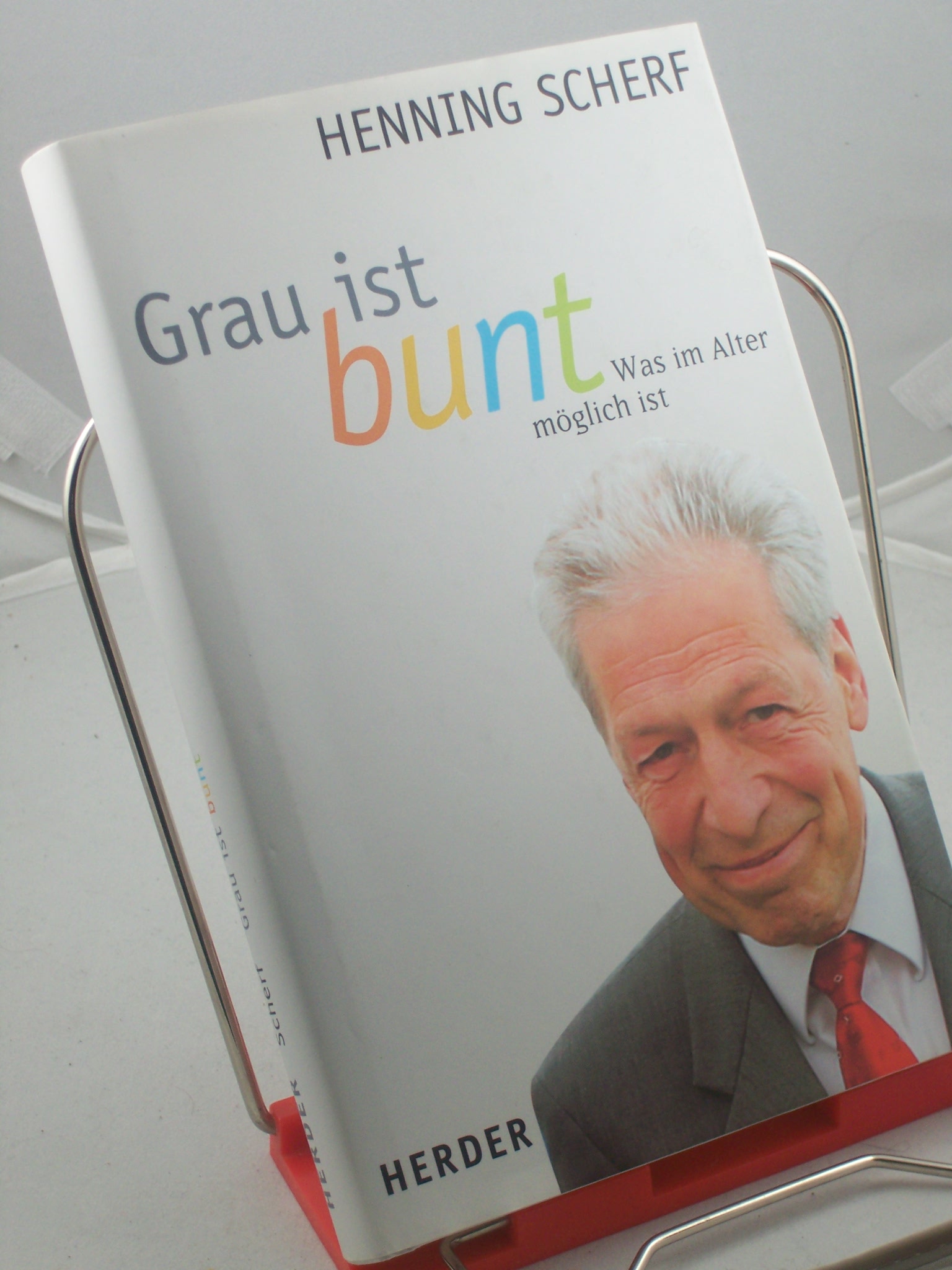 Artikelbild 1 des Artikels “Grau ist bunt : was im Alter möglich ist / Henning Scherf. Mit Uta
von Schrenk “
