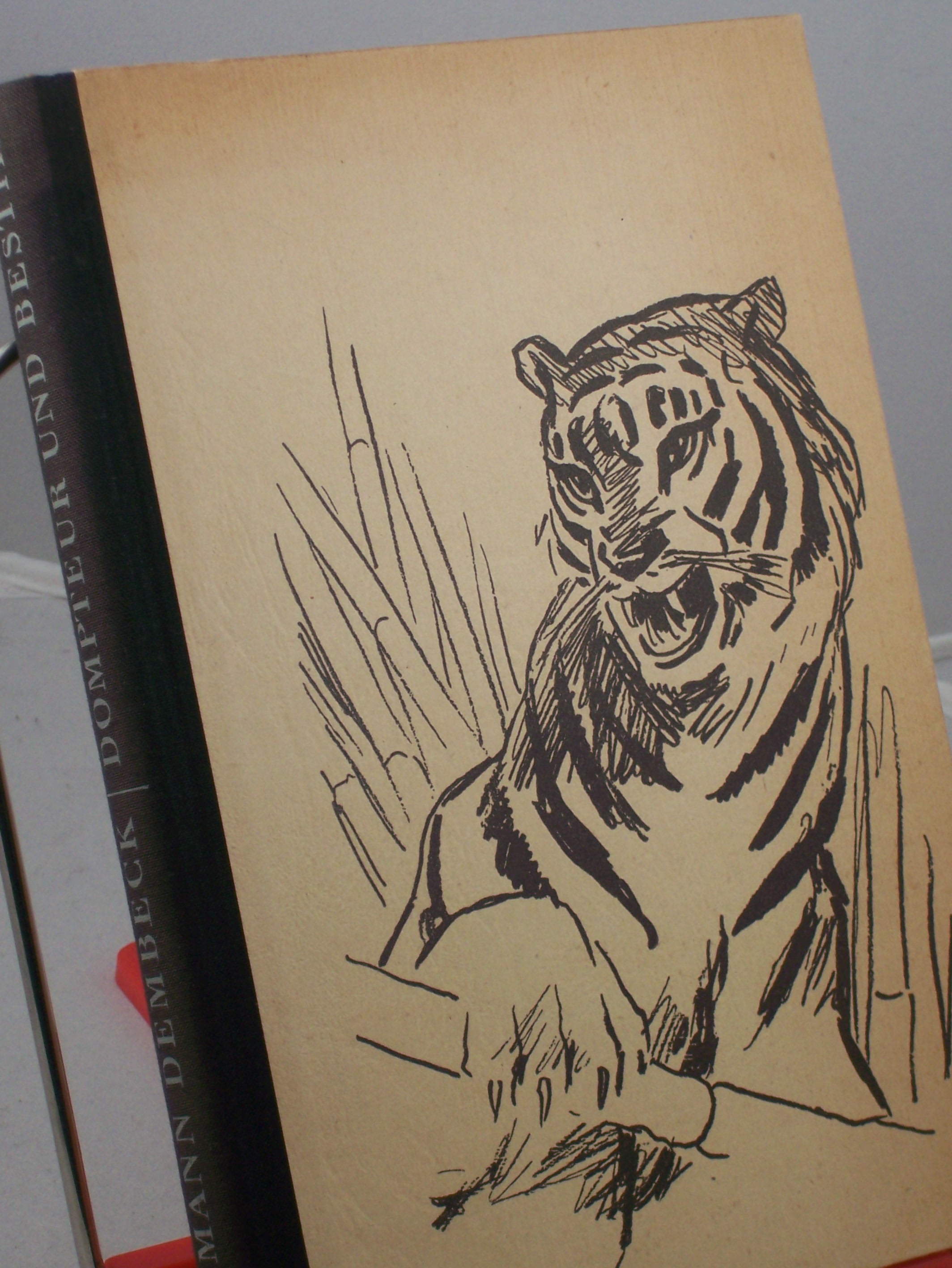 Artikelbild 1 des Artikels “Dompteur und Bestie : Unerhörte Begebenheiten aus d. Zirkuswelt /
Hermann Dembeck. Illustrationen v. Fritz Ahlers “