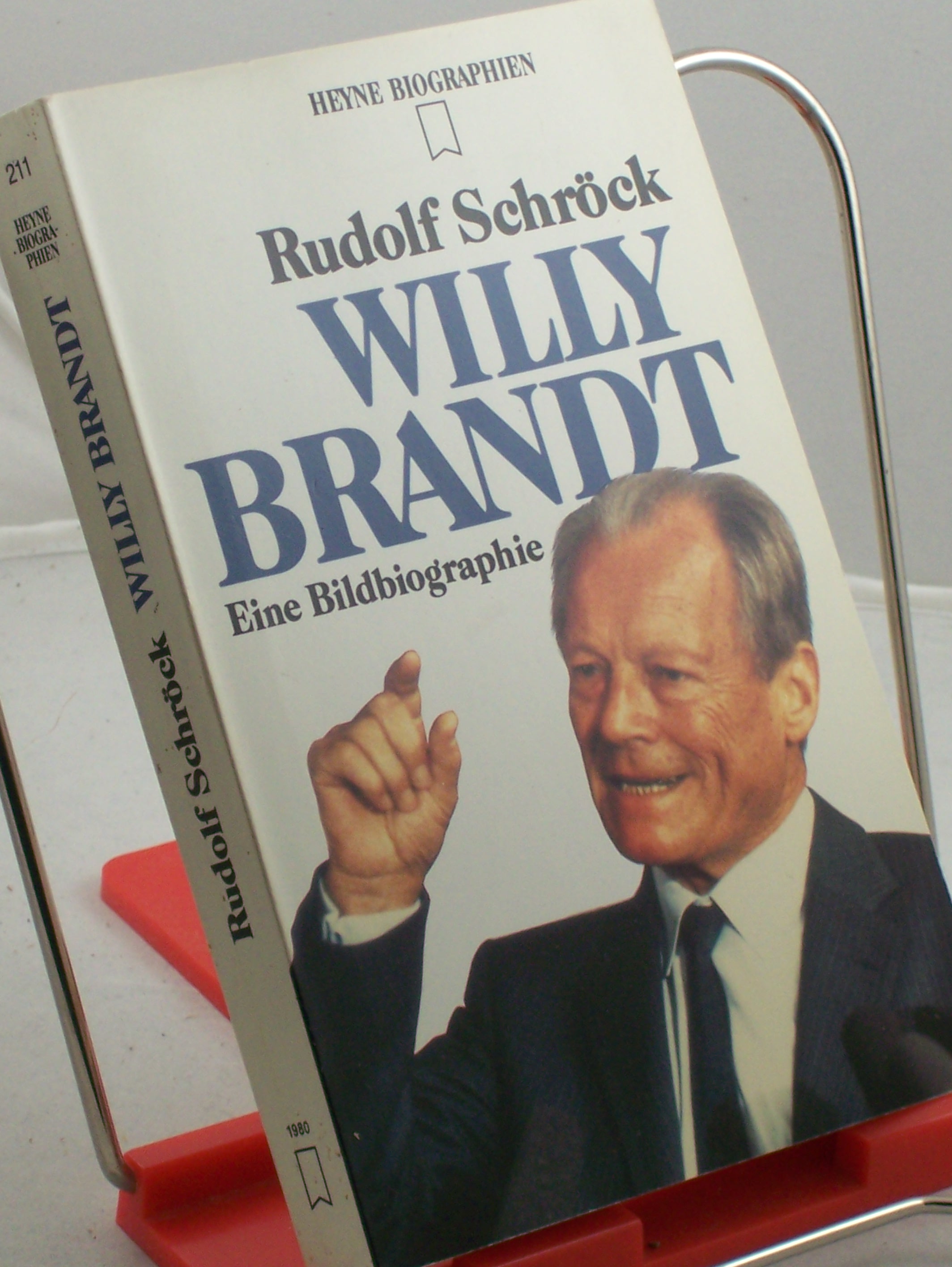 Artikelbild 1 des Artikels “Willy Brandt : eine Bildbiographie / Rudolf Schröck “