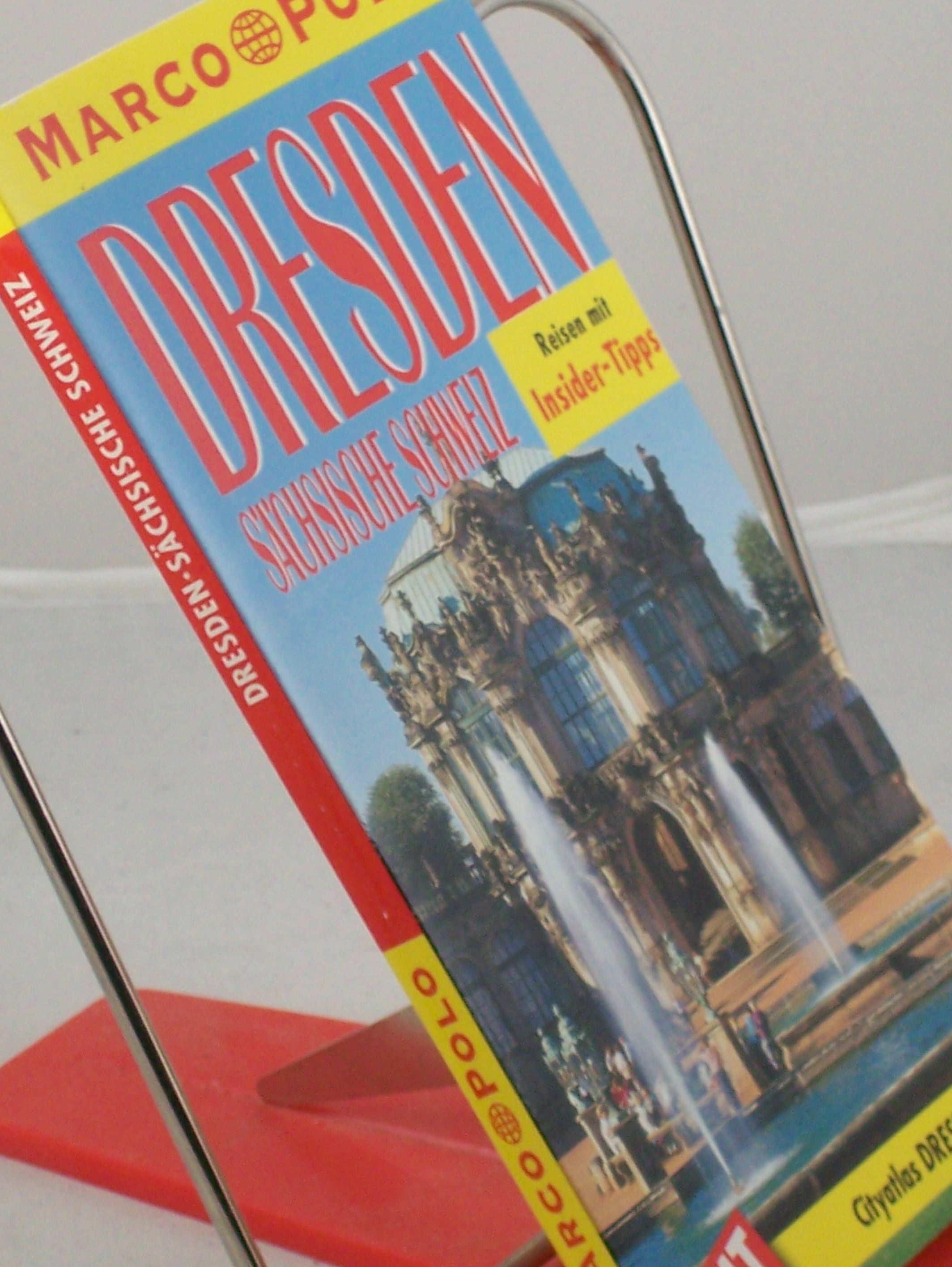 Artikelbild 1 des Artikels “Dresden mit Umgebung : Reisen mit Insider-Tips ; mit Stadtatlas /
diesen Führer schrieben Margot Pfannstiel und Klaus Polkehn “