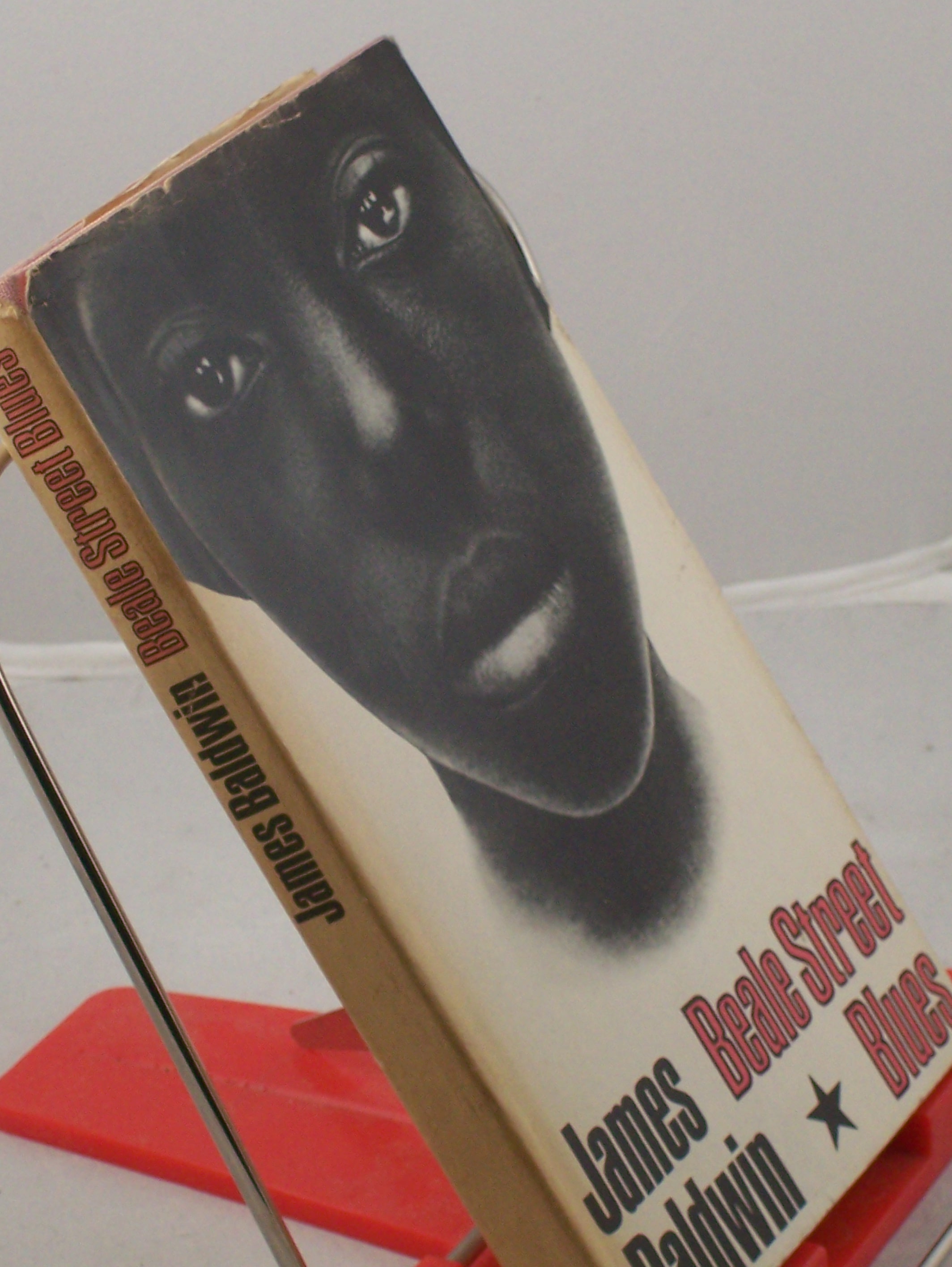 Artikelbild 1 des Artikels “Die Tanzkunst Indonesiens / Eberhard Rebling. Zeichn.: Sigrun
Pfitzenreuter “