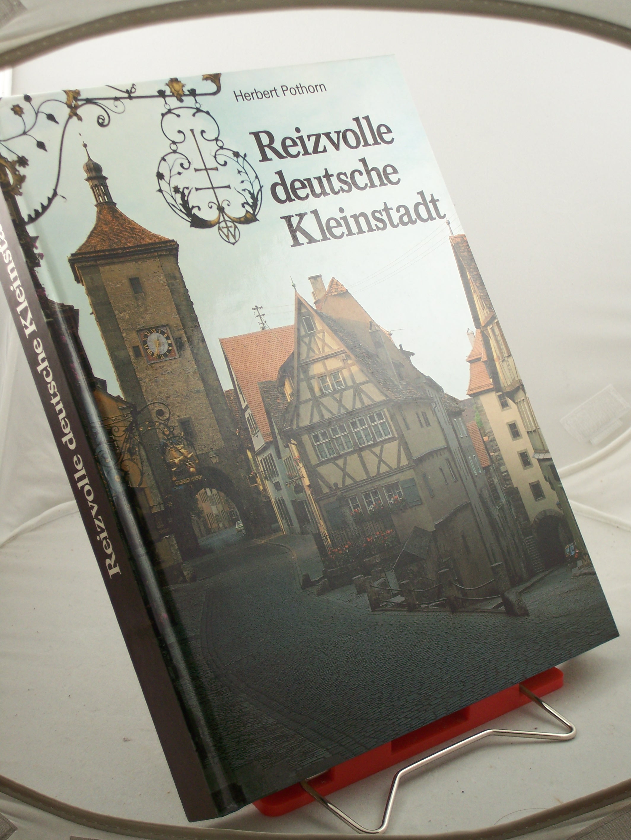 Artikelbild 1 des Artikels “Reizvolle deutsche Kleinstadt /: Ria Lottermoser “