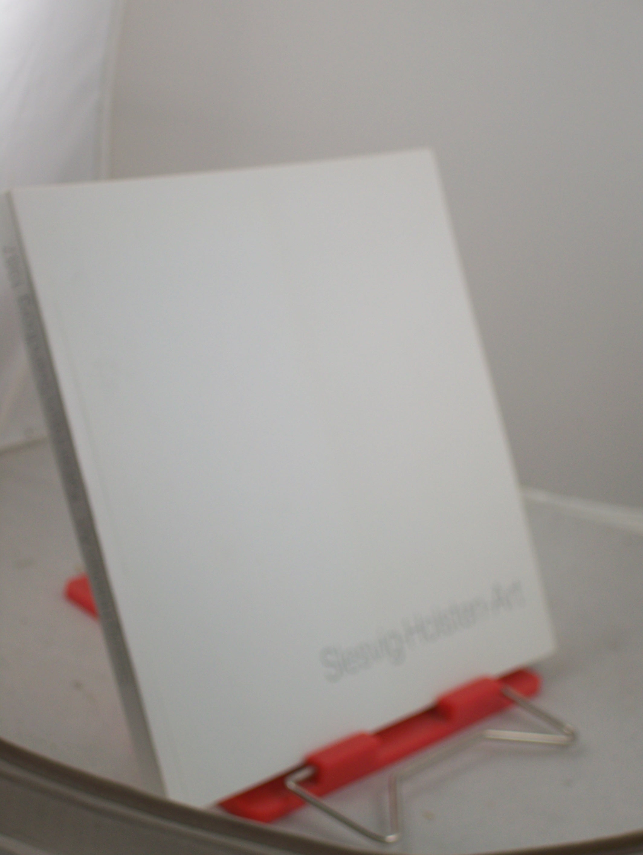 Artikelbild 1 des Artikels “Slesvig-Holsten-Art : udstilling arrangeret i samarbejde med
Landsforbundet af Billedkunstnere i Slesvig-Holsten, 25.4. -
31.5.1987, Nikolaj, København ; 4.6. - 21.6.1987, SAK, Svendborg /
Katalogudformning: Udgiver: BBK Landesverb. Schlesw “