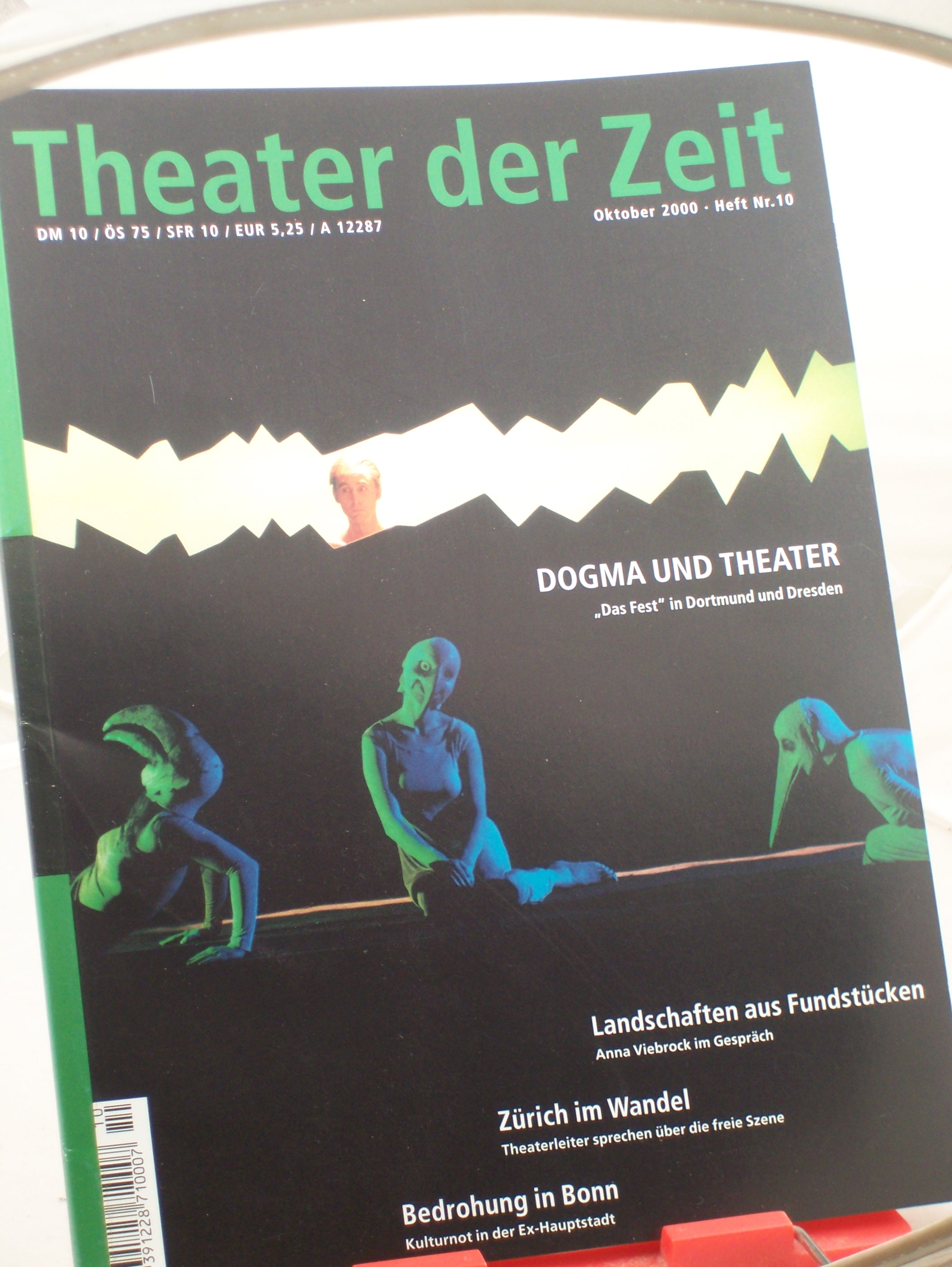 Artikelbild 1 des Artikels “Heft 10/2000 Dogma und Theater 
