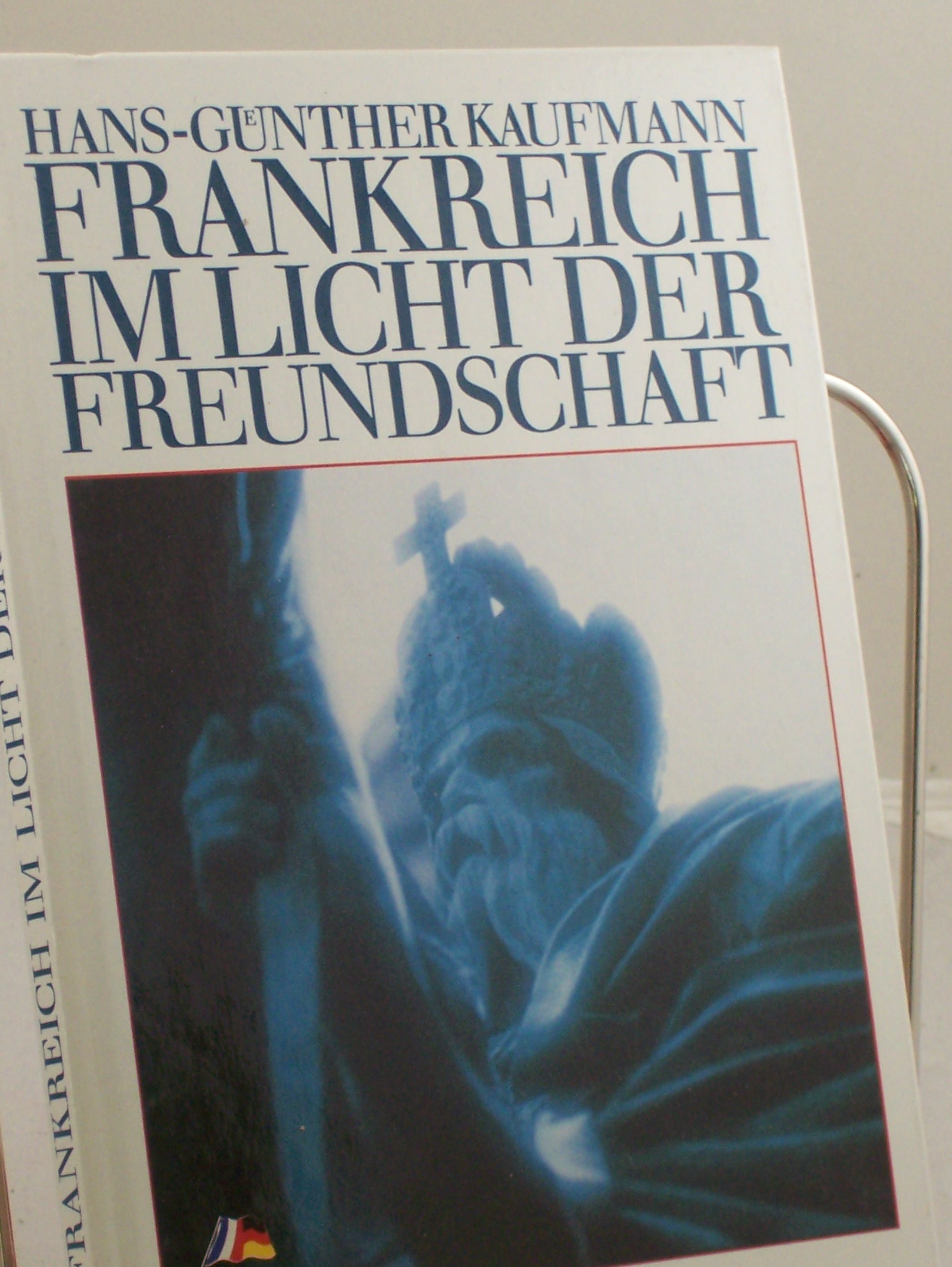 Artikelbild 1 des Artikels “Frankreich im Licht der Freundschaft / Hans-Günther Kaufmann. Die
Texte zu d. Bildern schrieb Alois Fink “