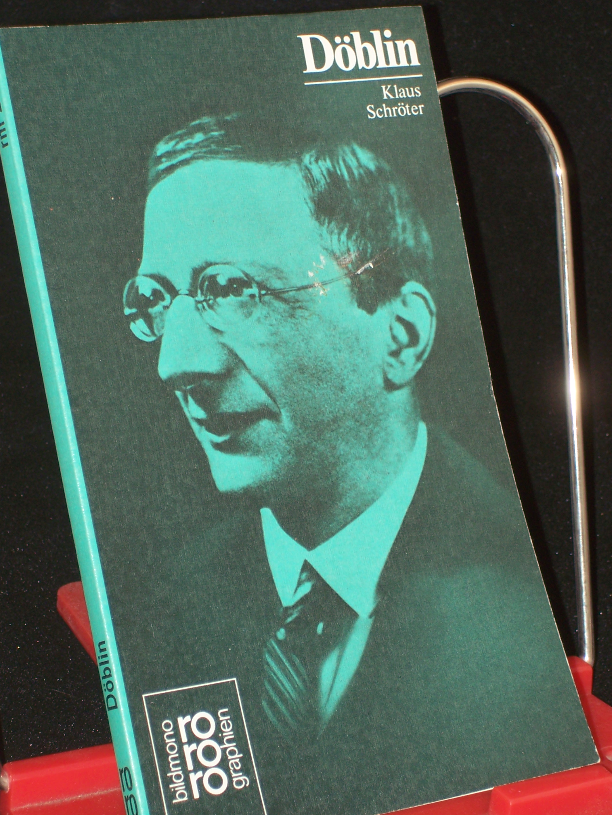 Artikelbild 1 des Artikels “Alfred Döblin in Selbstzeugnissen und Bilddokumenten / dargest. von Klaus Schröter. Den Anh. besorgte d. Autor unter Mitarb. von Helmut Riege “