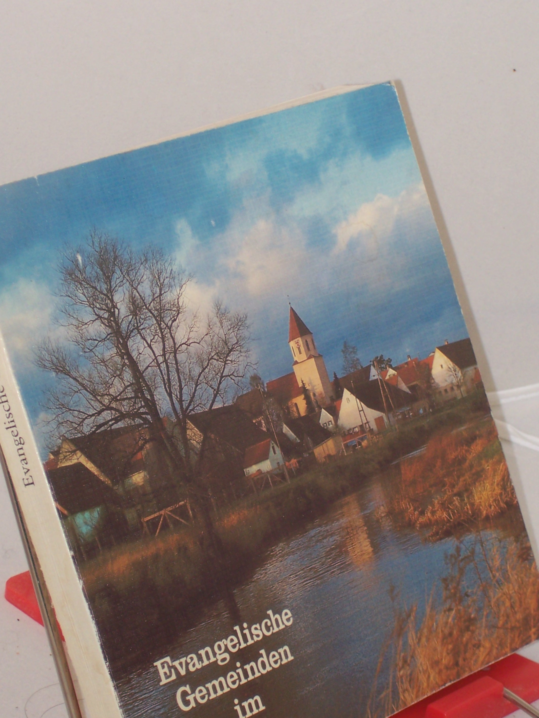 Artikelbild 1 des Artikels “Evangelische Gemeinden im Ries : Dekanatsbezirke Donauwörth,
Nördlingen, Oettingen u. Ostregion d. Kirchenbezirkes Aalen / hrsg.
von Ernst Bezzel... “