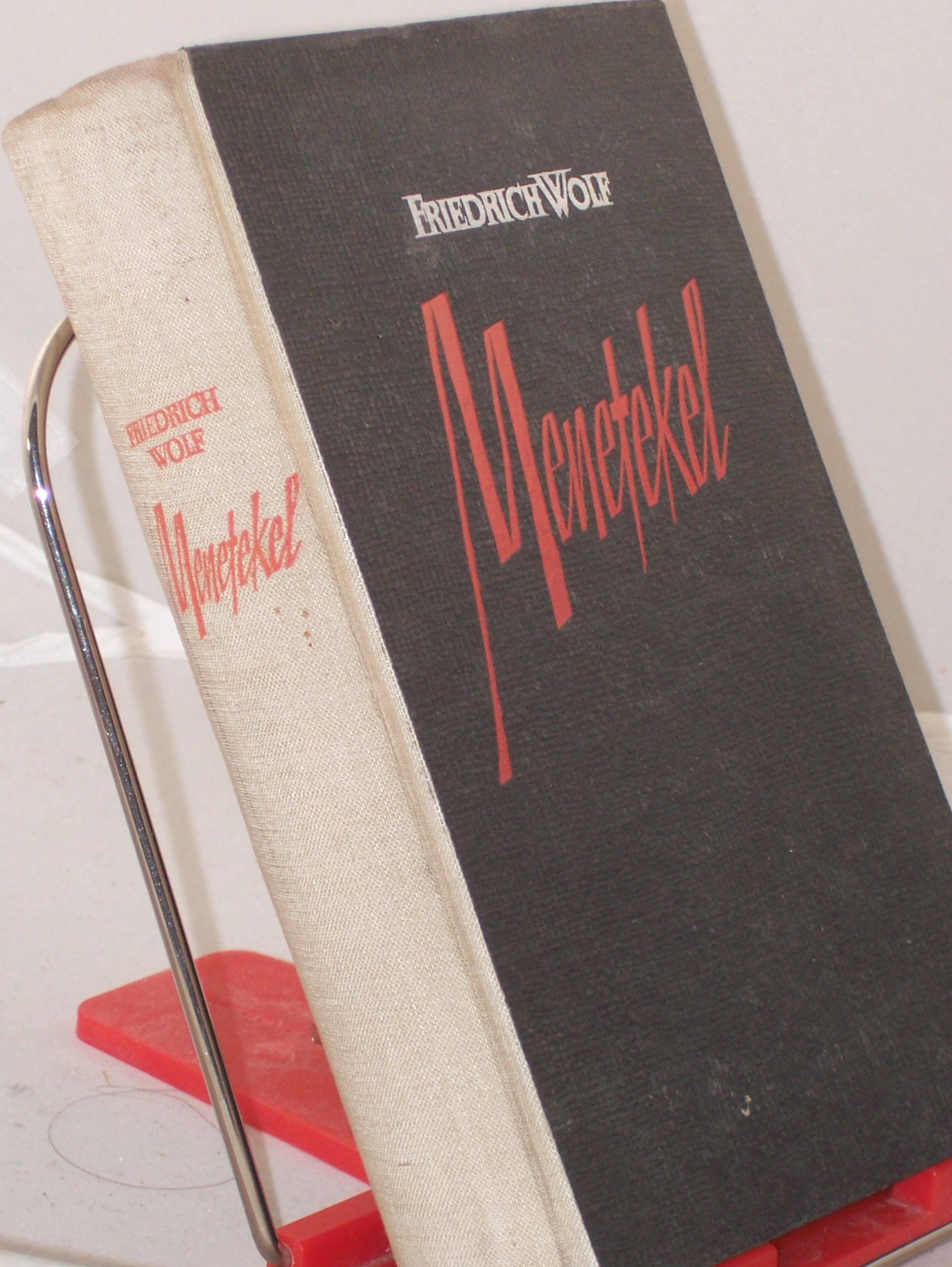 Artikelbild 1 des Artikels “Menetekel oder Die fliegenden Untertassen : Roman / Friedrich Wolf “