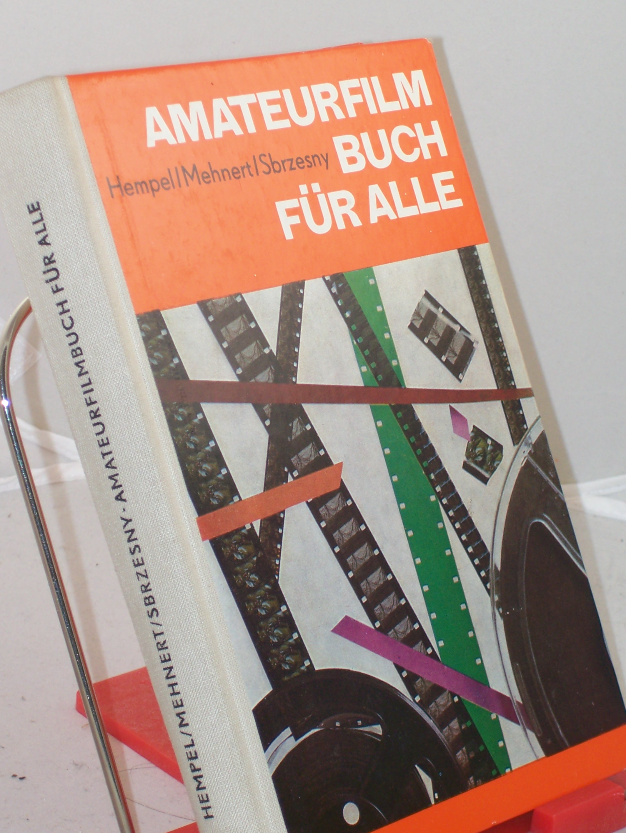 Artikelbild 1 des Artikels “Amateurfilmbuch für alle / Rolf Hempel ; Siegfried Mehnert ; Peter
Sbrzesny “