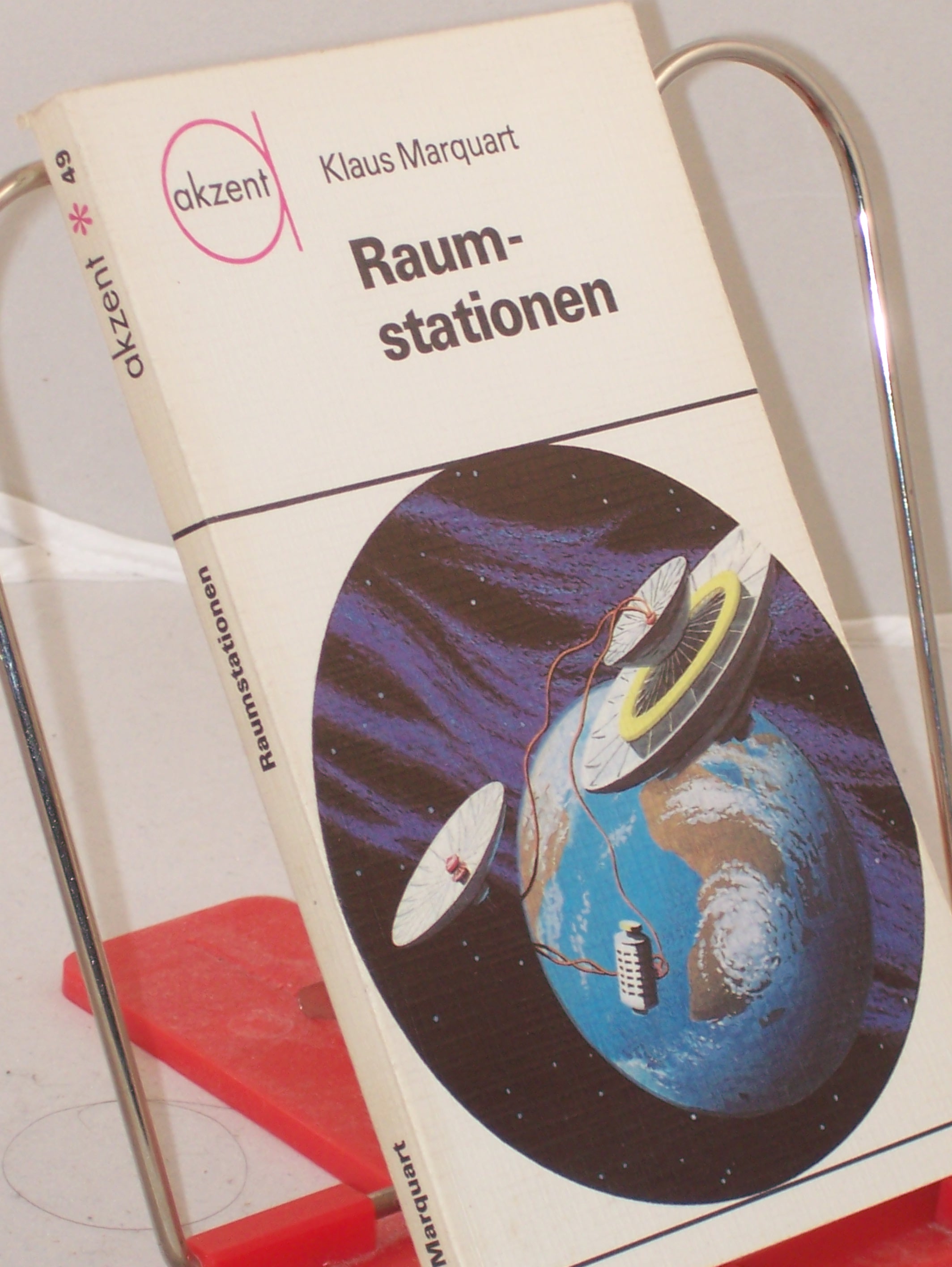 Artikelbild 1 des Artikels “Raumstationen : d. bemannte erdnahe Raumfahrt u. ihre Zukunft / Klaus Marquart “