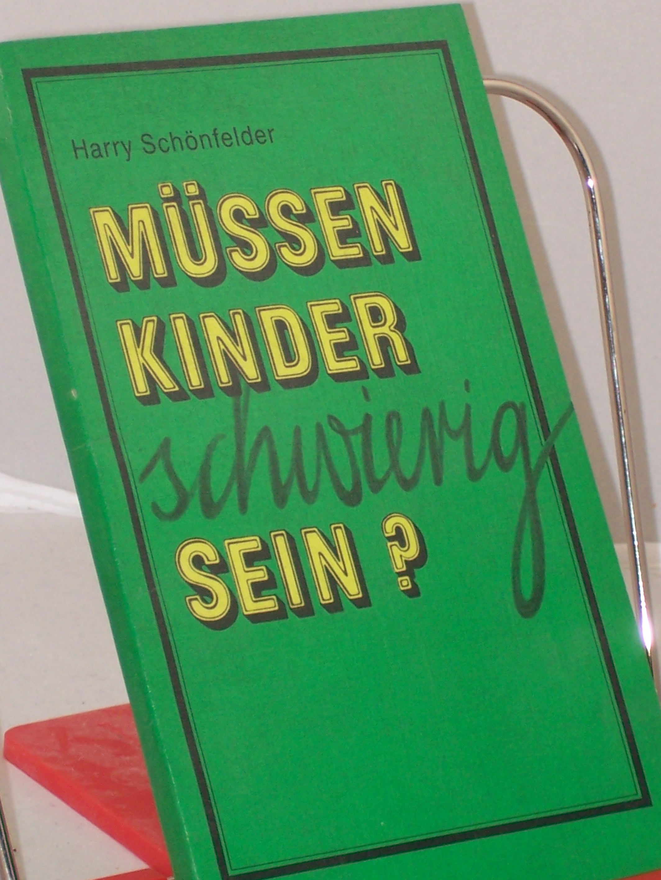 Artikelbild 1 des Artikels “Müssen Kinder schwierig sein? / Harry Schönfelder “