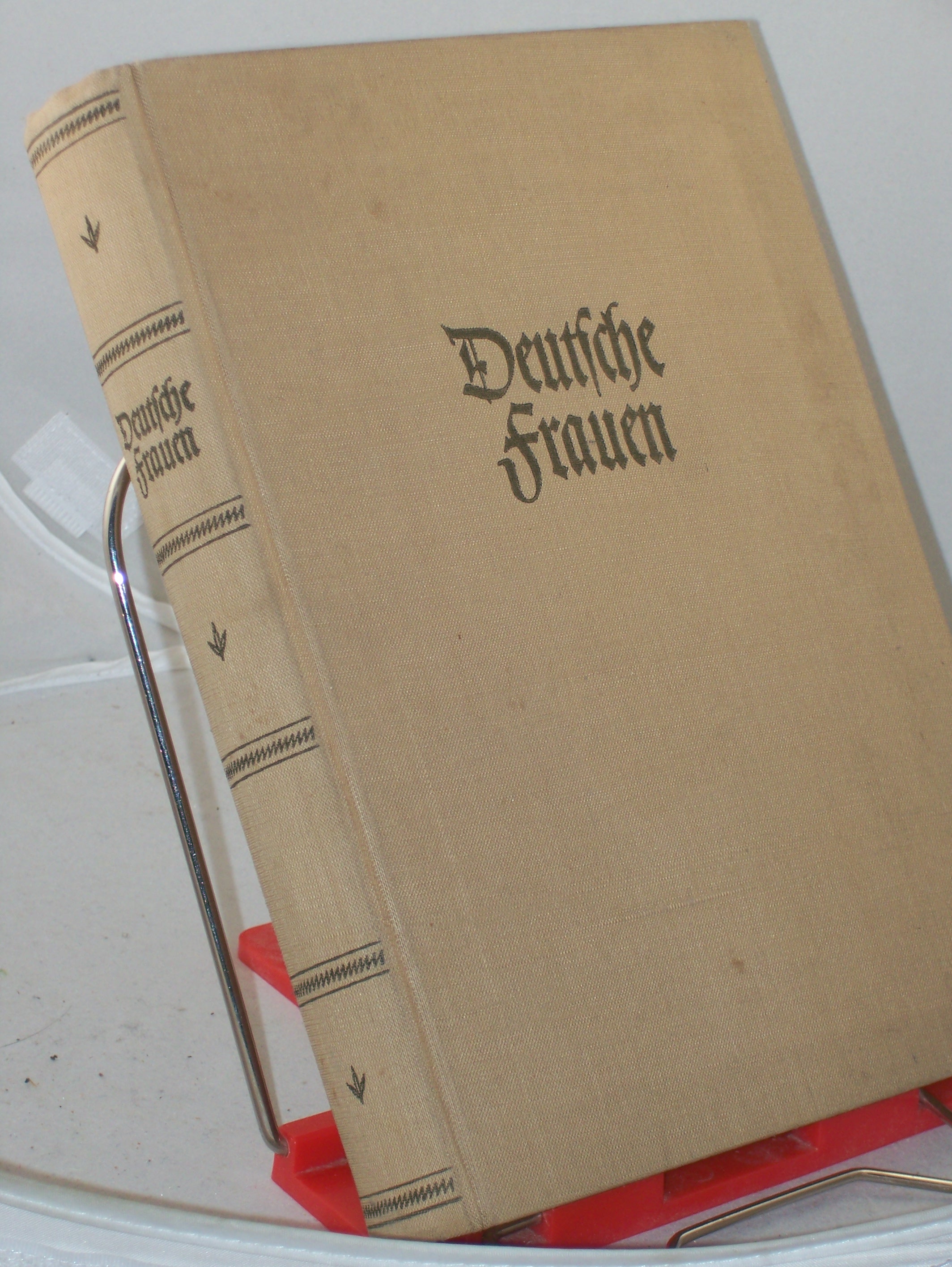 Artikelbild 1 des Artikels “Deutsche Frauen : Bildnisse u. Lebensbeschreibungen / Eingel. v. Ina
Seidel “