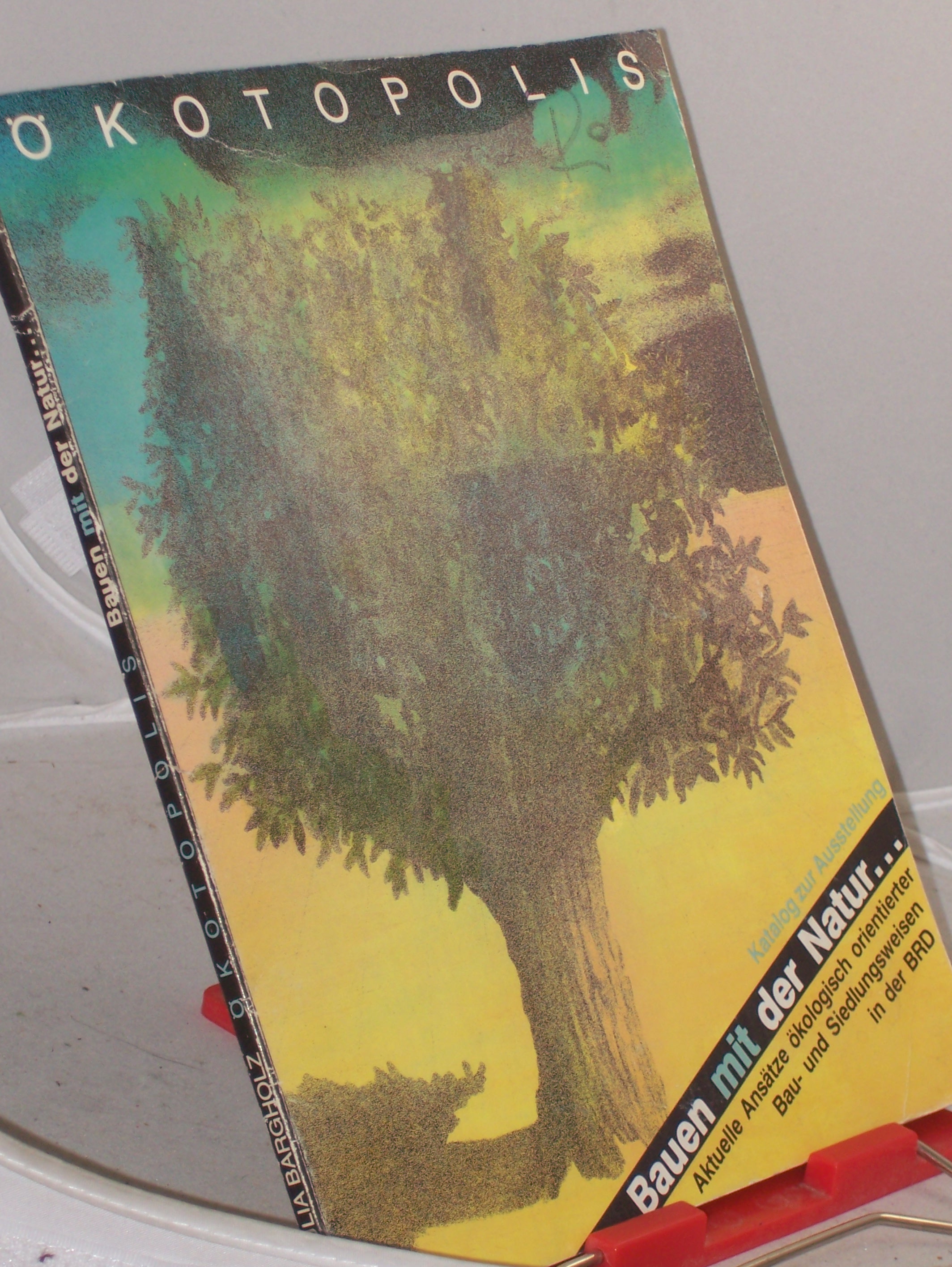 Artikelbild 1 des Artikels “Ökotopolis : Katalog zur Ausstellung d. Gemeinschaft für Ökolog.
Planen u. Bauen, Herford, Bauen mit d. Natur... Aktuelle Ansätze
Ökolog. Orientierter Bau- u. Siedlungsweisen in d. BRD / hrsg. von
Julia Bargholz “