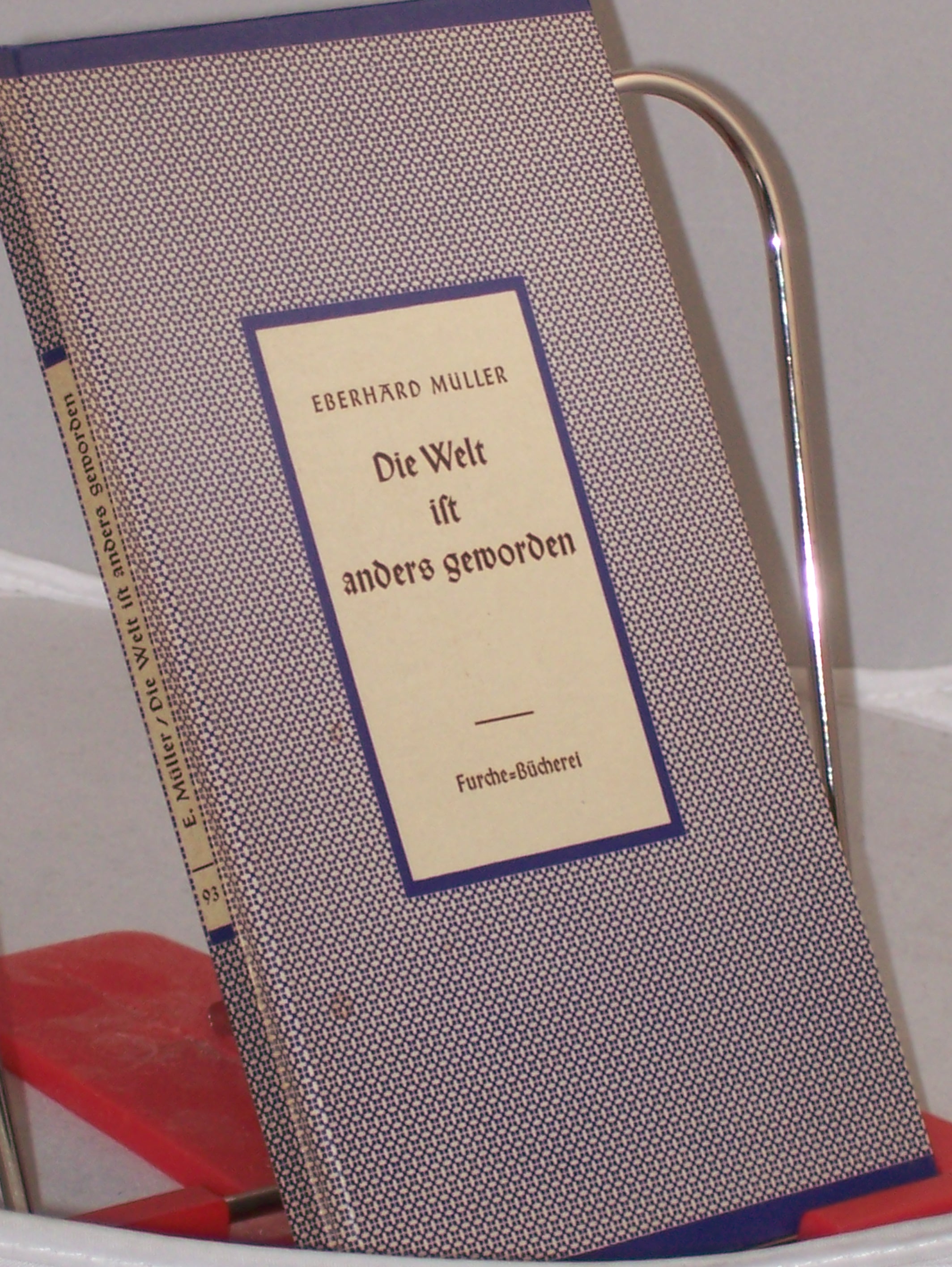 Artikelbild 1 des Artikels “Die Welt ist anders geworden : Vom Weg d. Kirche im 20. Jh. / Eberhard
Müller “