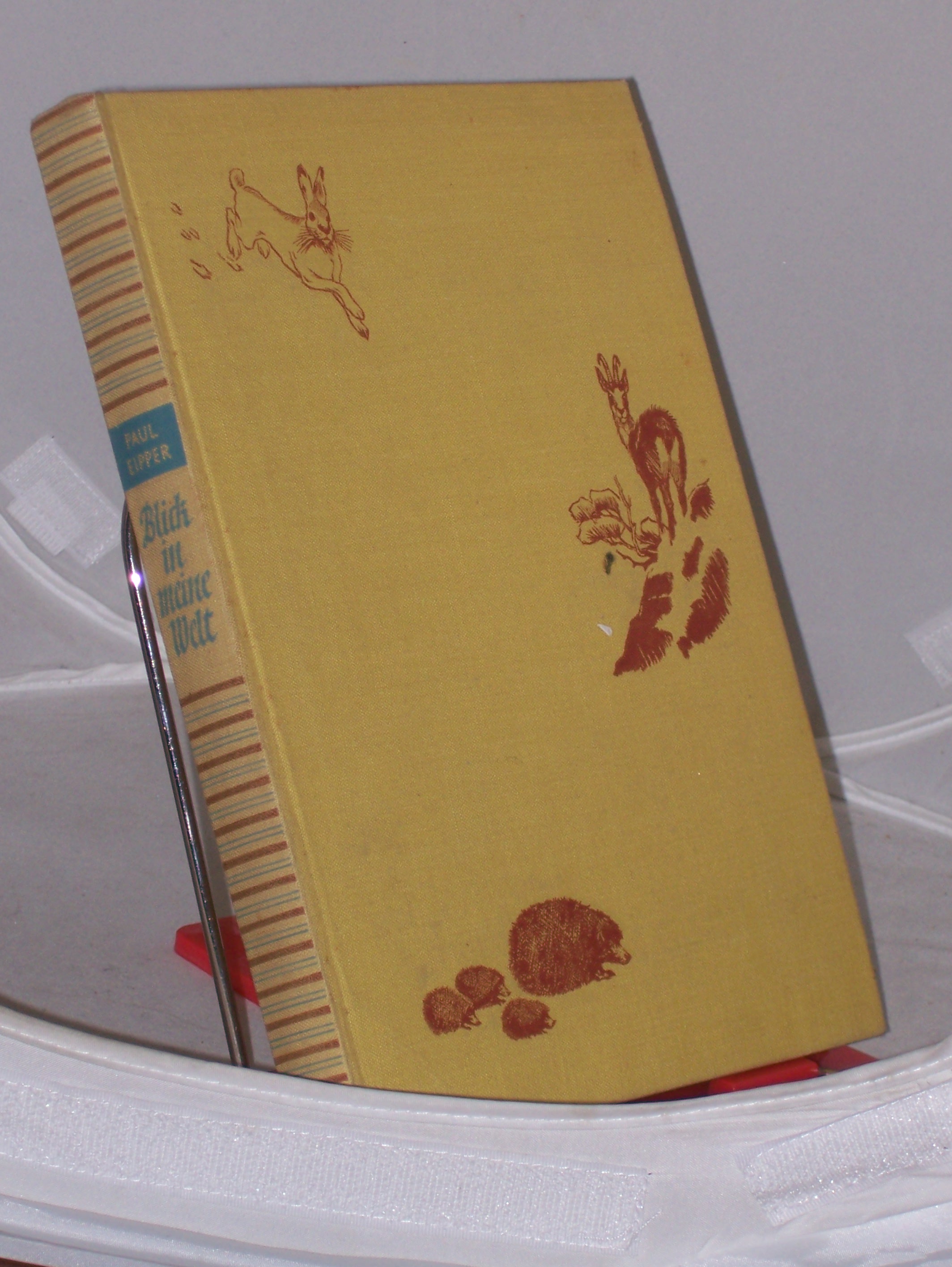 Artikelbild 1 des Artikels “Blick in meine Welt : Menschen, Tiere u. Pflanzen, d. schönste
Einheit d. Natur / Paul Eipper. Mit 15 Zeichngn v. M. Pathé u. 21
Aufn. “