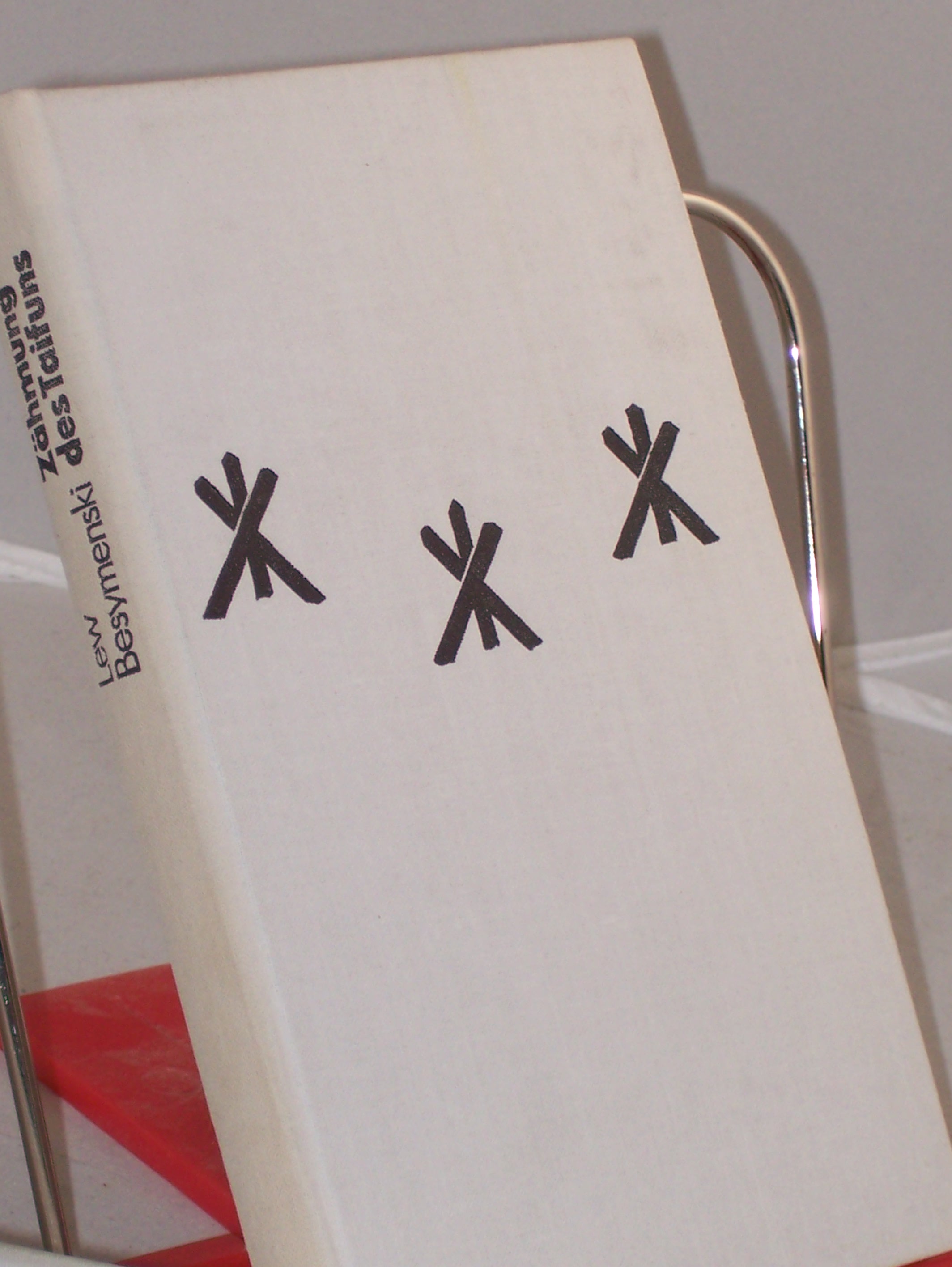 Artikelbild 1 des Artikels “Zähmung des Taifuns / Lew Besymenski. Aus d. Russ. übers. von Klaus-Dieter Goll “