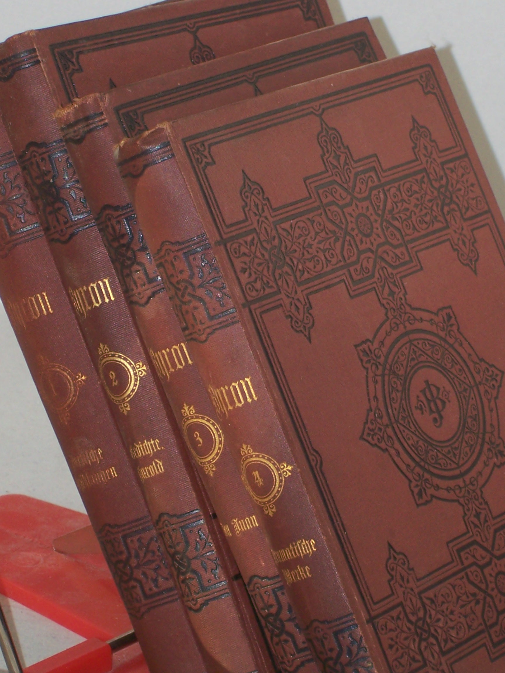 Artikelbild 1 des Artikels “Byrons Werke. Uebersetzt von W. Schäffer, A. Strodtmann, J. Stadelmann, A. H. Janert, W. Grüzmacher. 8 Teile 4 Bände. (komplett). “