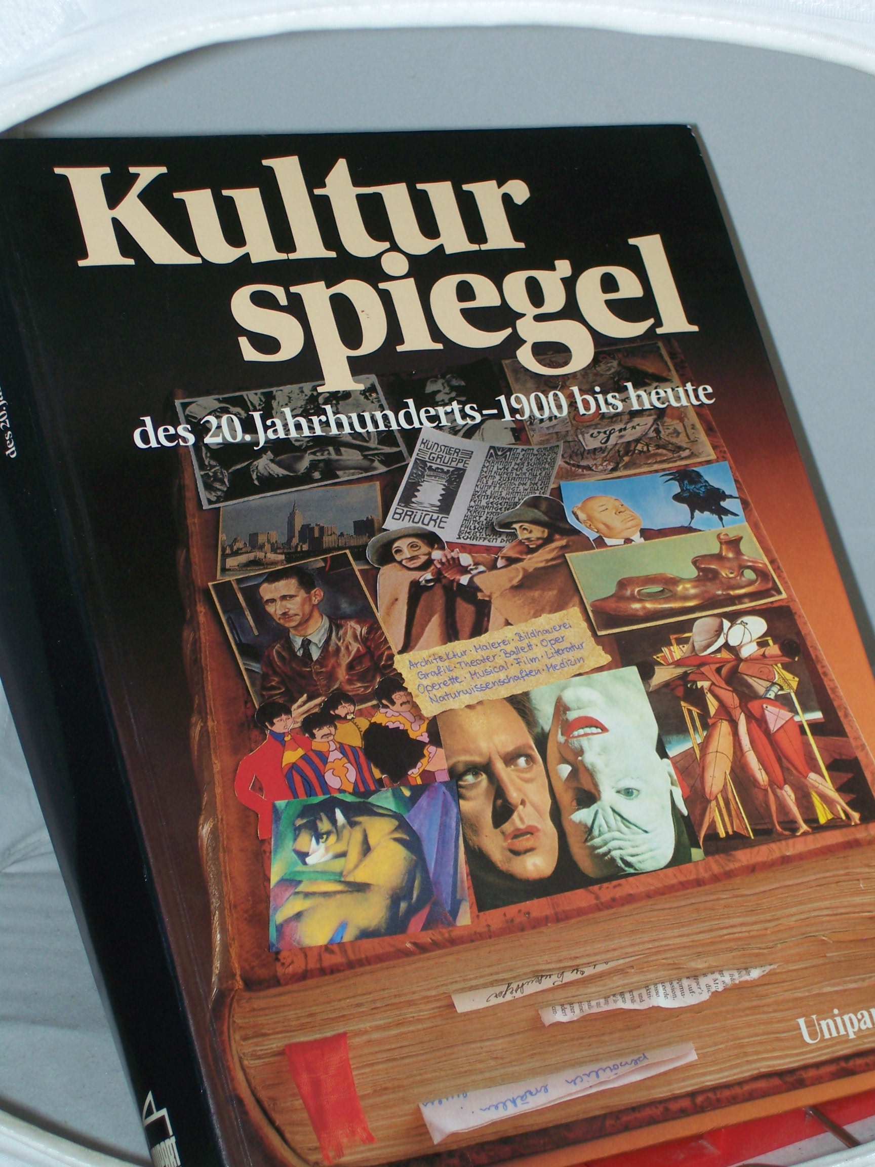 Artikelbild 1 des Artikels “Kulturspiegel des 20. zwanzigsten Jahrhunderts : 1900 bis heute / Ekkehard Böhm... “