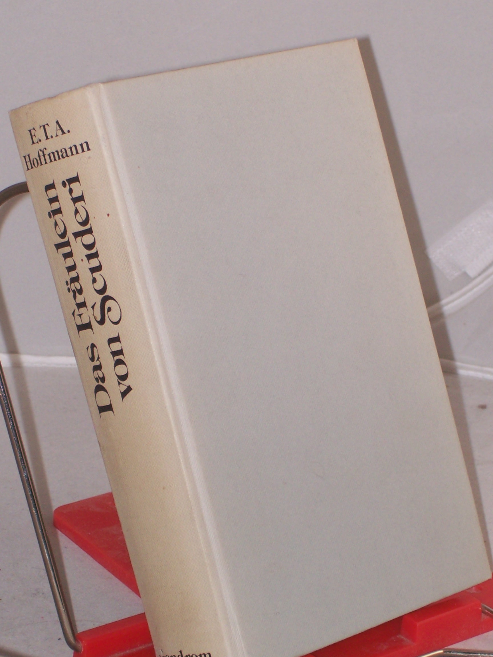 Artikelbild 1 des Artikels “Das Fräulein von Scuderi und andere Erzählungen / Ernst Theodor Amadeus Hoffmann. Mit 41 Illustrationen von Paul Gavarni. Hrsg. von L. M. Mattis-Brandau. Nach älteren Ausg. bearb. u. in Sprache u. Orthographie modernisiert von G. M. Jupi “