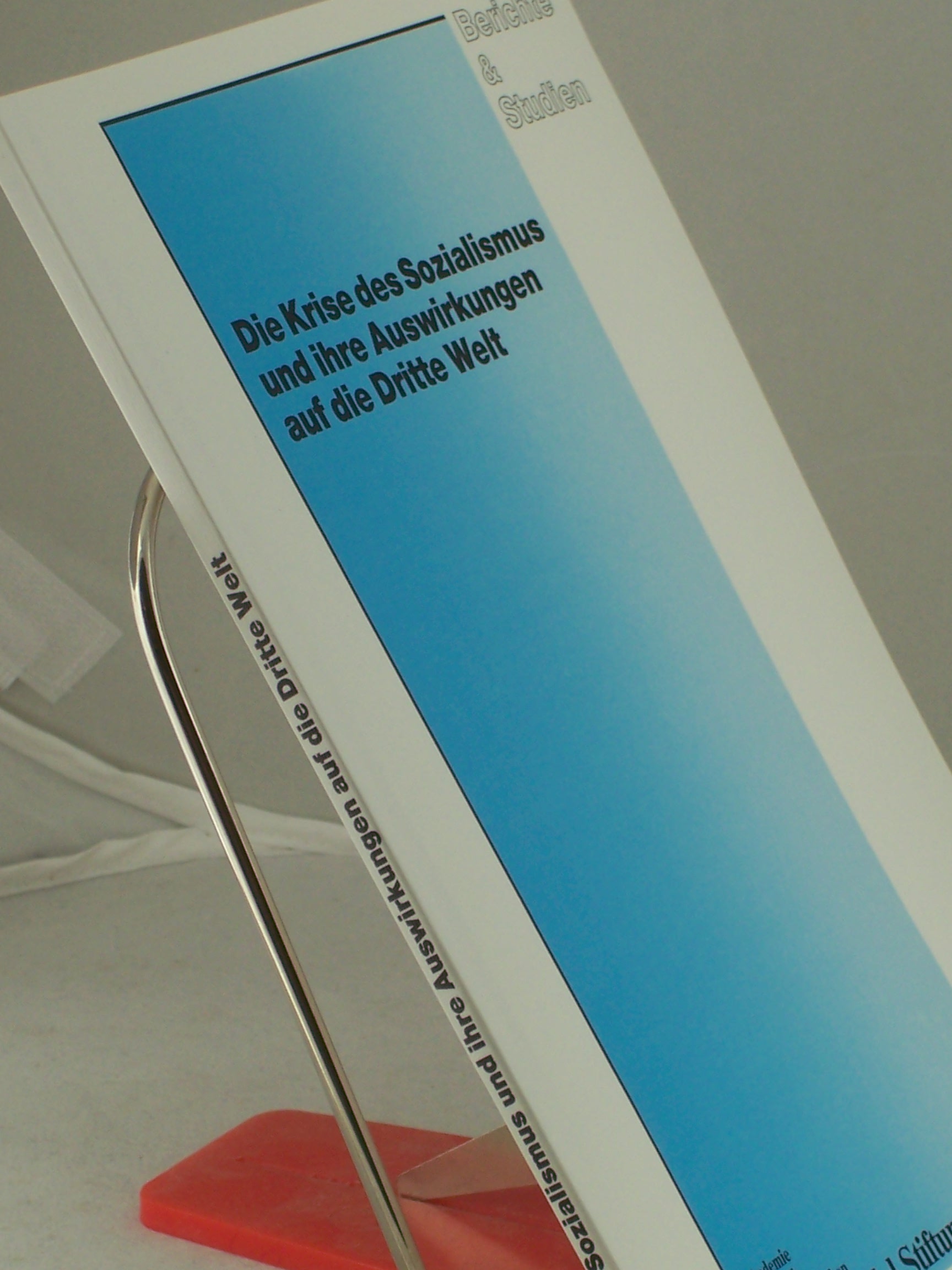 Artikelbild 1 des Artikels “Die Krise des Sozialismus und ihre Auswirkungen auf die Dritte Welt / Akademie für Politik und Zeitgeschehen, Hanns-Seidel-Stiftung eV. Klaus Lange (Hrsg.) “