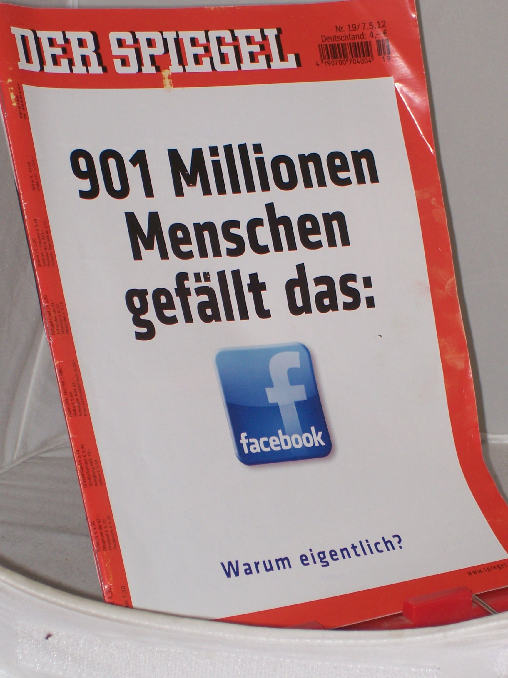 Artikelbild 1 des Artikels “19/2012, 901 Millionen Menschen gefällt das Facebook “