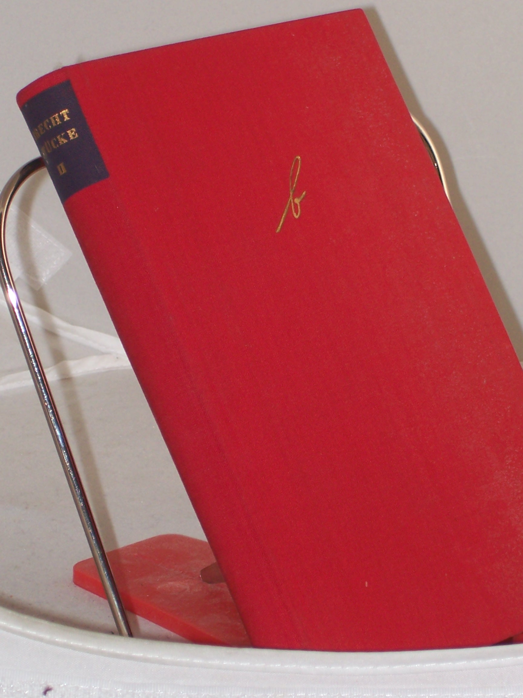 Artikelbild 1 des Artikels “Stücke. Band. 2. Leben Eduards d. Zweiten von England / Mann ist
Mann.[Red.: Elisabeth Hauptmann u. a.] “