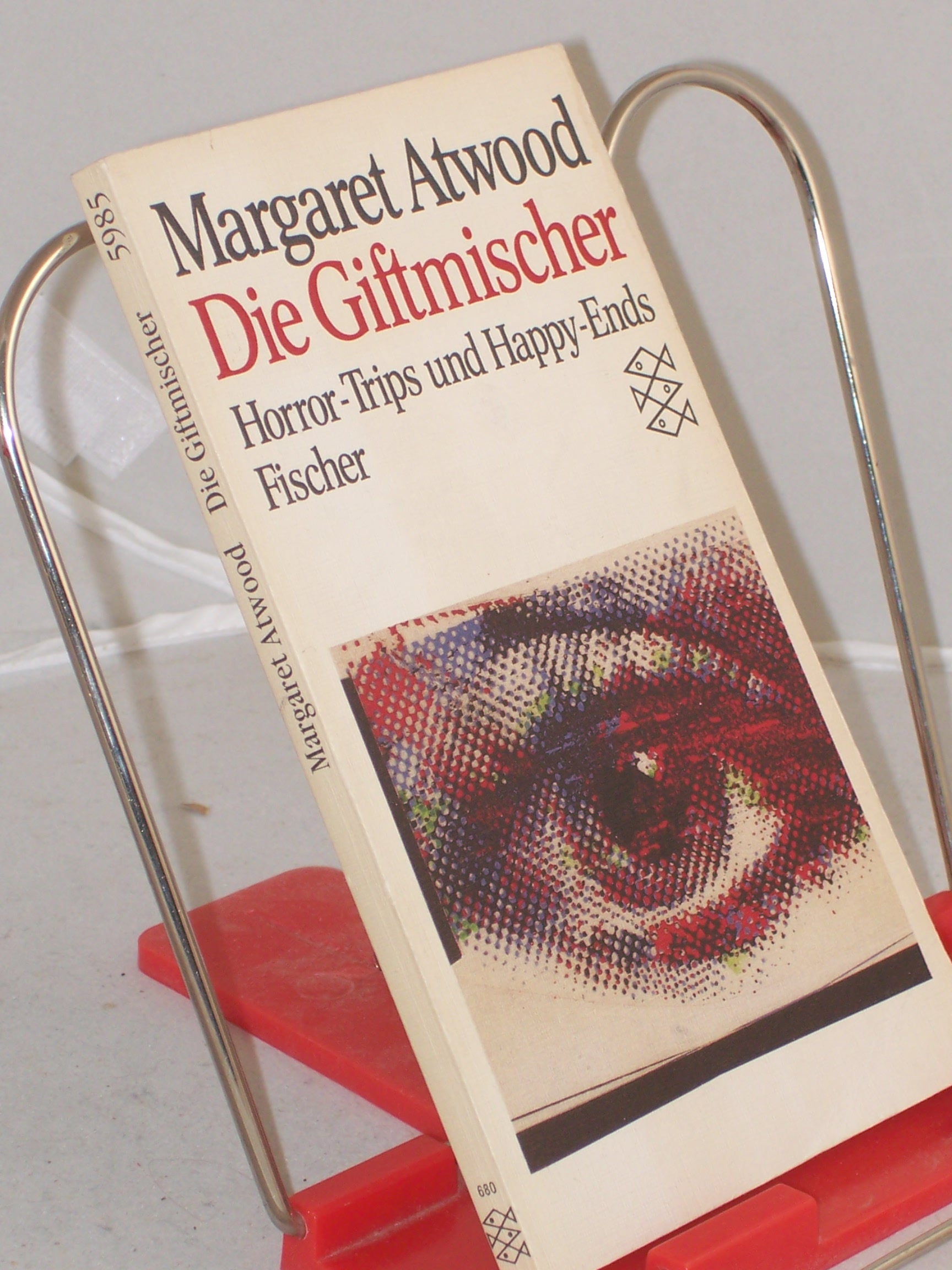 Artikelbild 1 des Artikels “Die Giftmischer : Horror-Trips u. Happy-Ends / Margaret Atwood. Aus d.
Amerikan. von Anna Kamp “