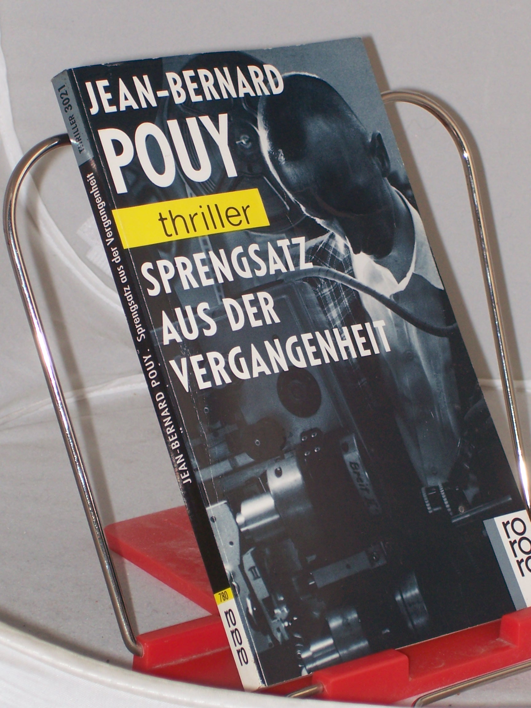 Artikelbild 1 des Artikels “Sprengsatz aus der Vergangenheit / Jean-Bernard Pouy. Dt. von Karin Schulze “