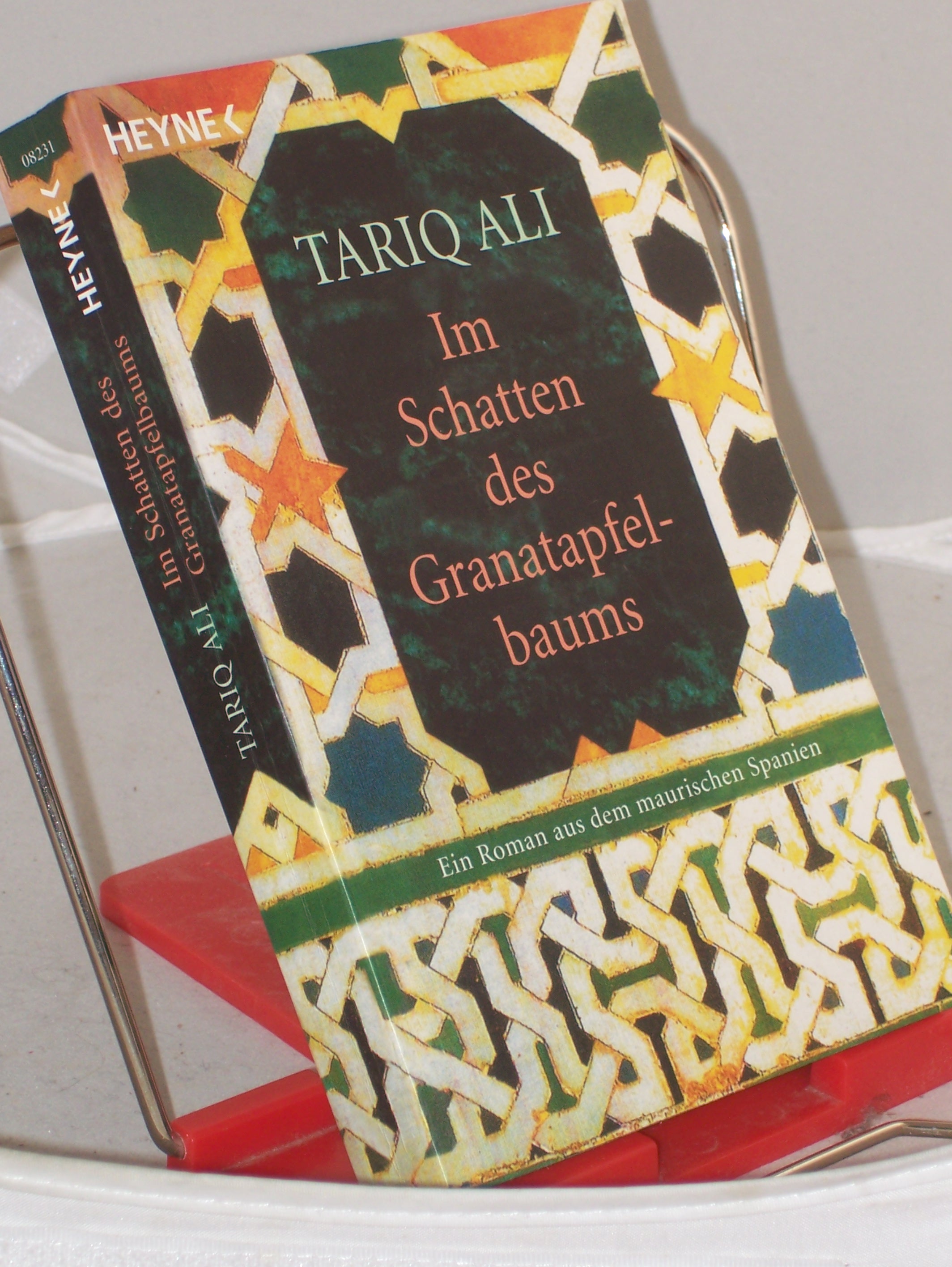 Artikelbild 1 des Artikels “Im Schatten des Granatapfelbaums : Roman / Tariq Ali. Aus dem Engl.
von Margarete Längsfeld “