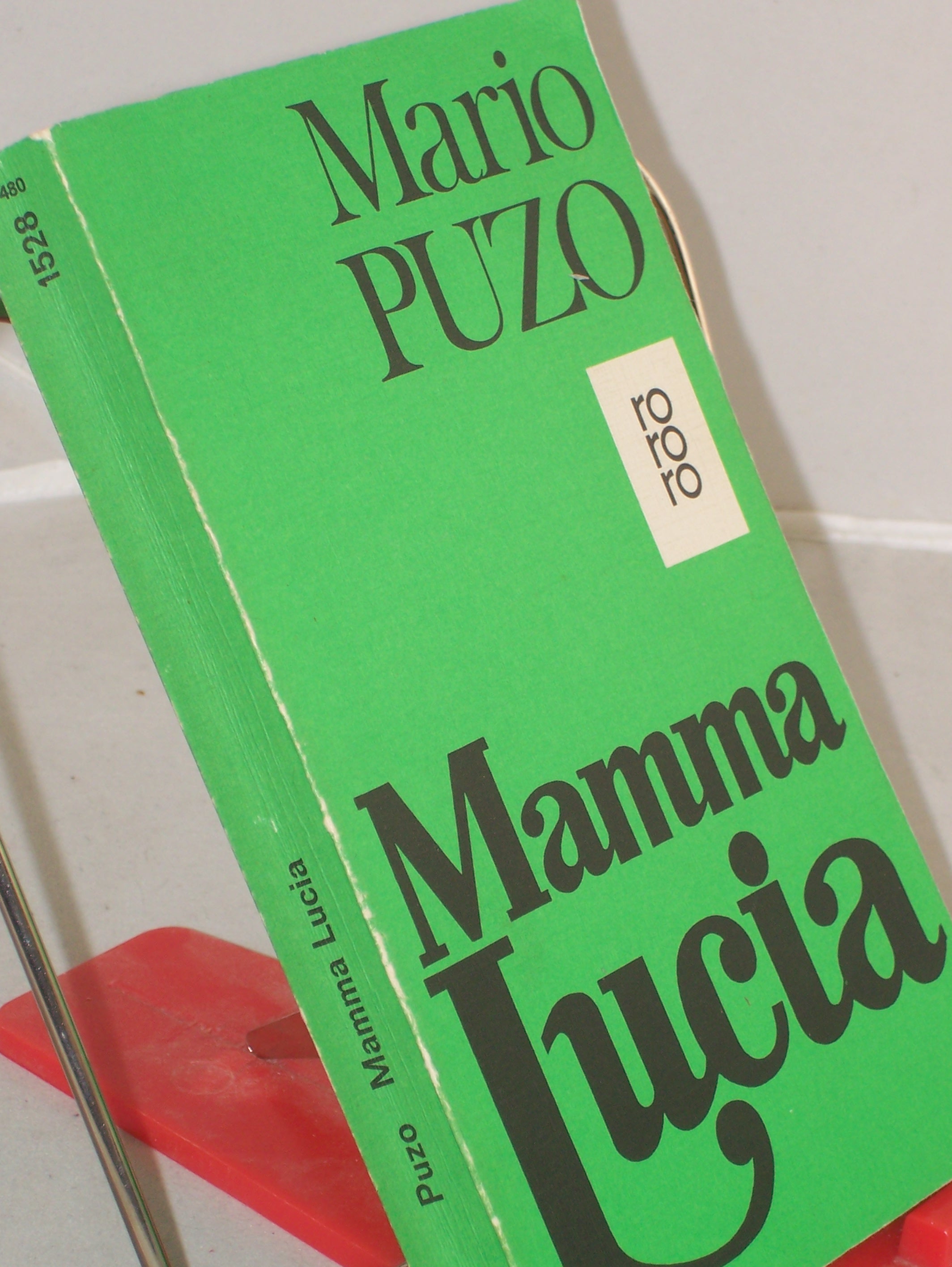 Artikelbild 1 des Artikels “Mamma Lucia : Roman / Mario Puzo. Aus d. Amerikan. übertr. von Gisela
Stege “