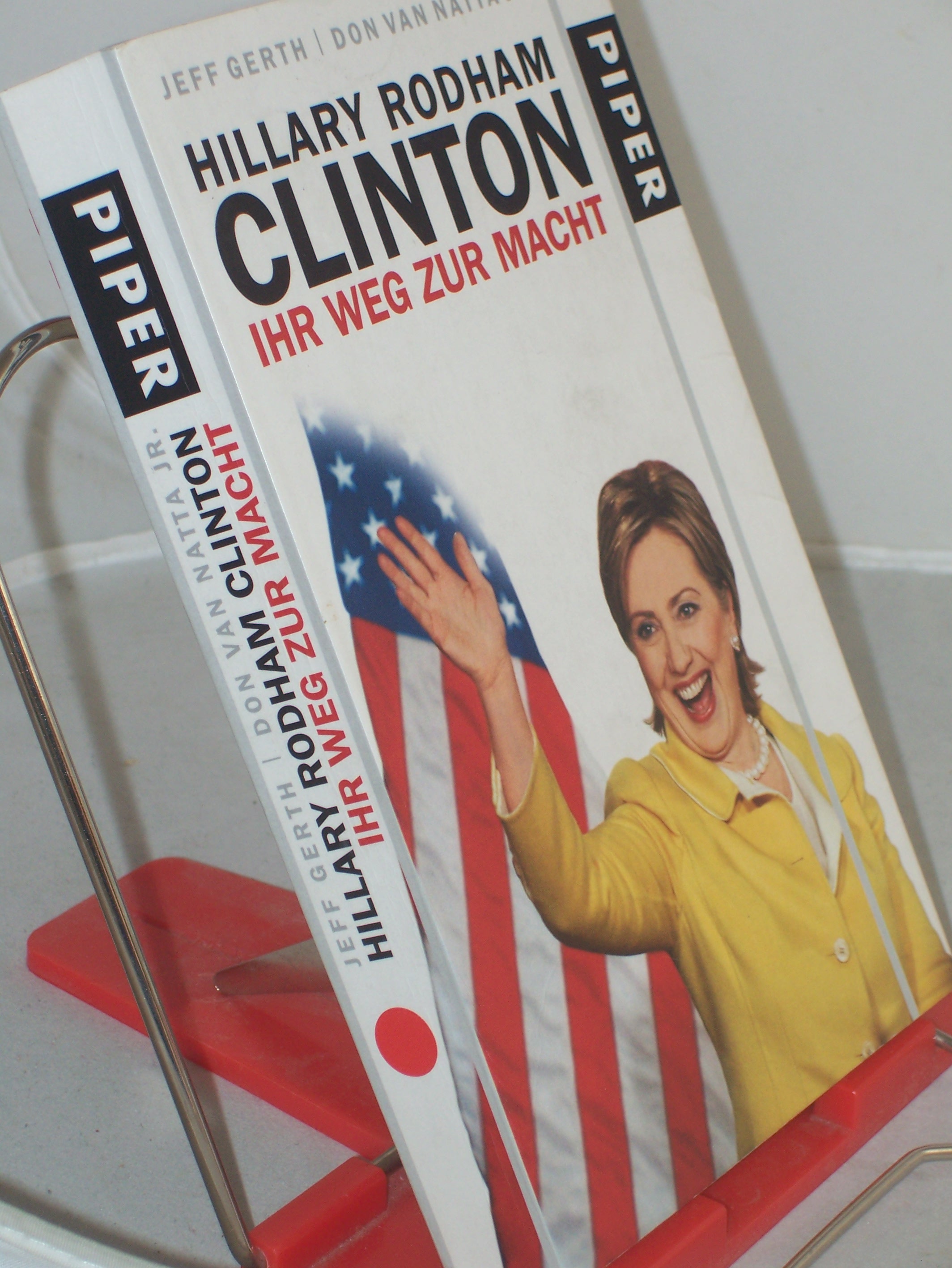 Artikelbild 1 des Artikels “Hillary Rodham Clinton : ihr Weg zur Macht / Jeff Gerth/Don Van Natta
Jr. Aus dem Amerikan. von Michael Bayer... “