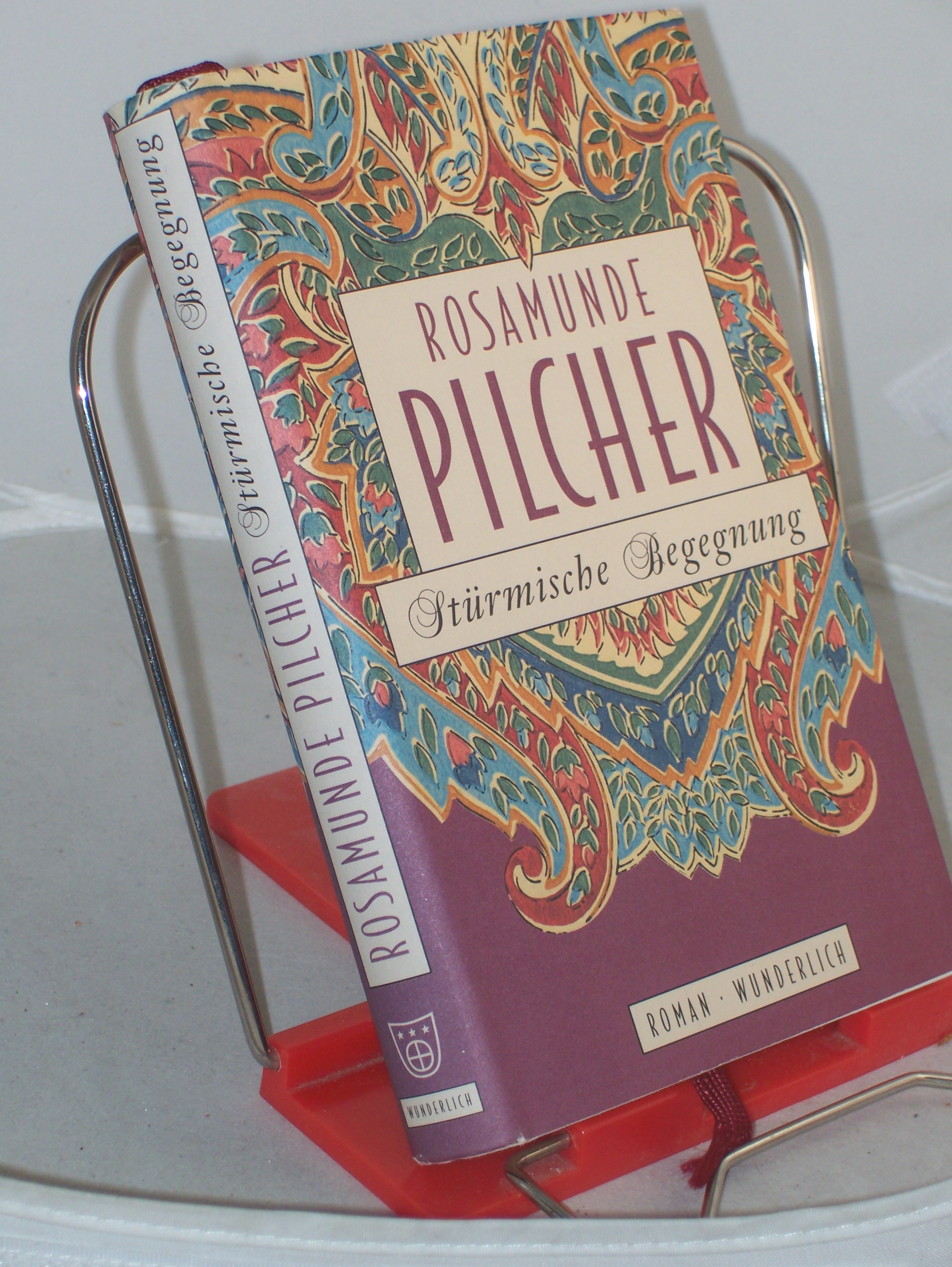 Artikelbild 1 des Artikels “Stürmische Begegnung : Roman / Rosamunde Pilcher. Dt. von Jürgen
Abel “