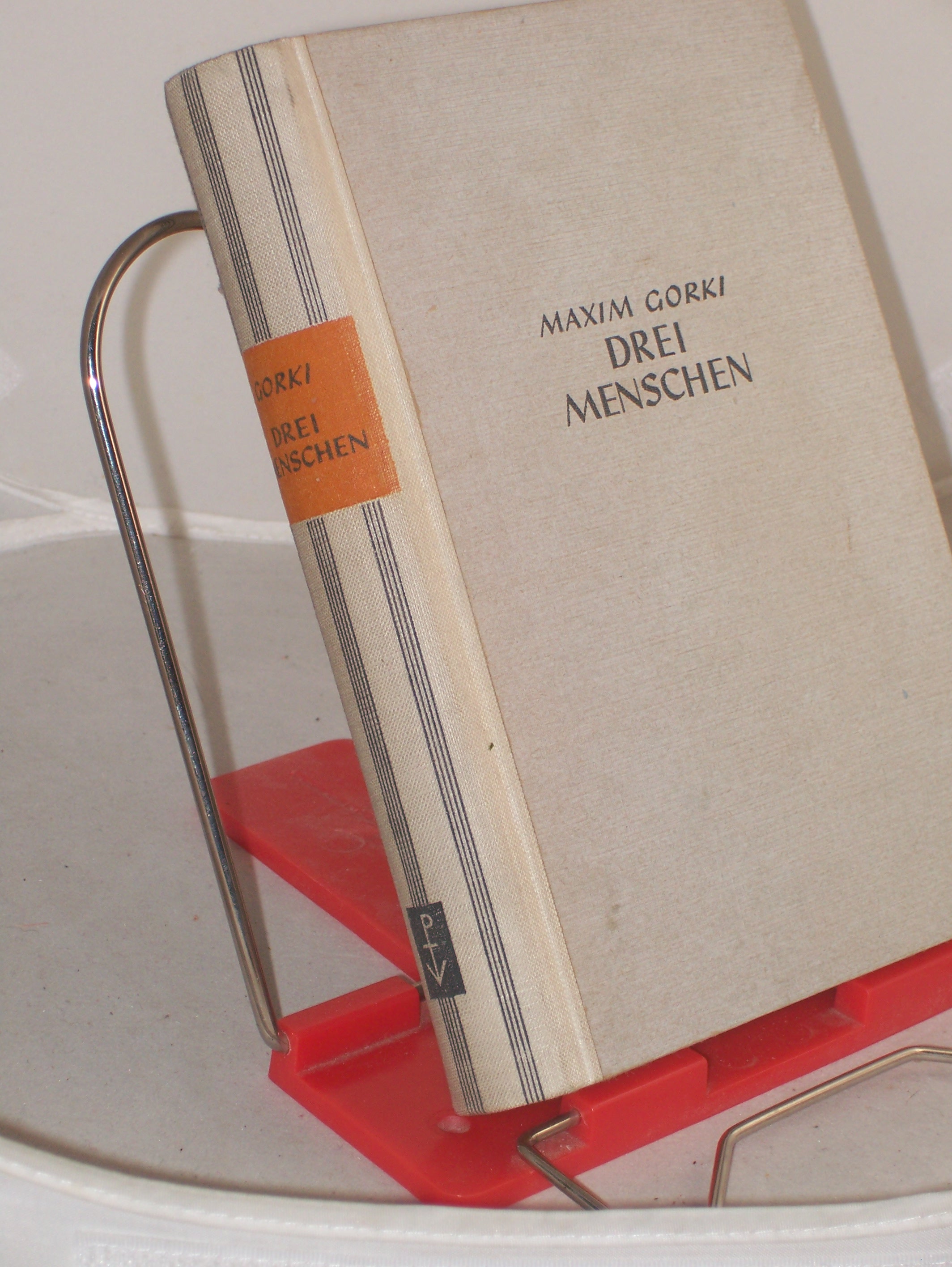 Artikelbild 1 des Artikels “Drei Menschen : Roman / Maxim Gorki. Übers. von August Scholz “