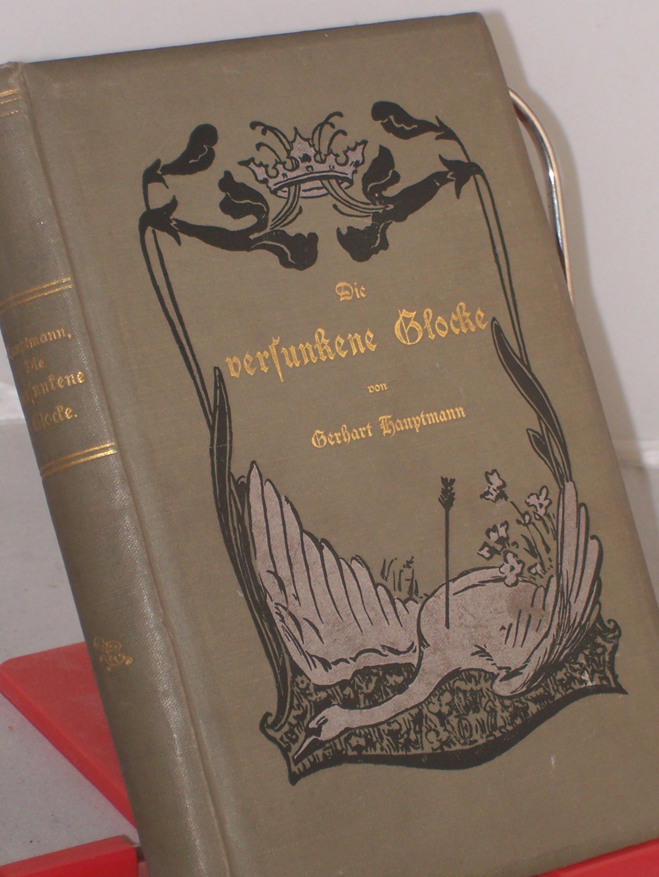 Artikelbild 1 des Artikels “Die versunkene Glocke : Ein dt. Märchendrama / v. Gerhart Hauptmann “