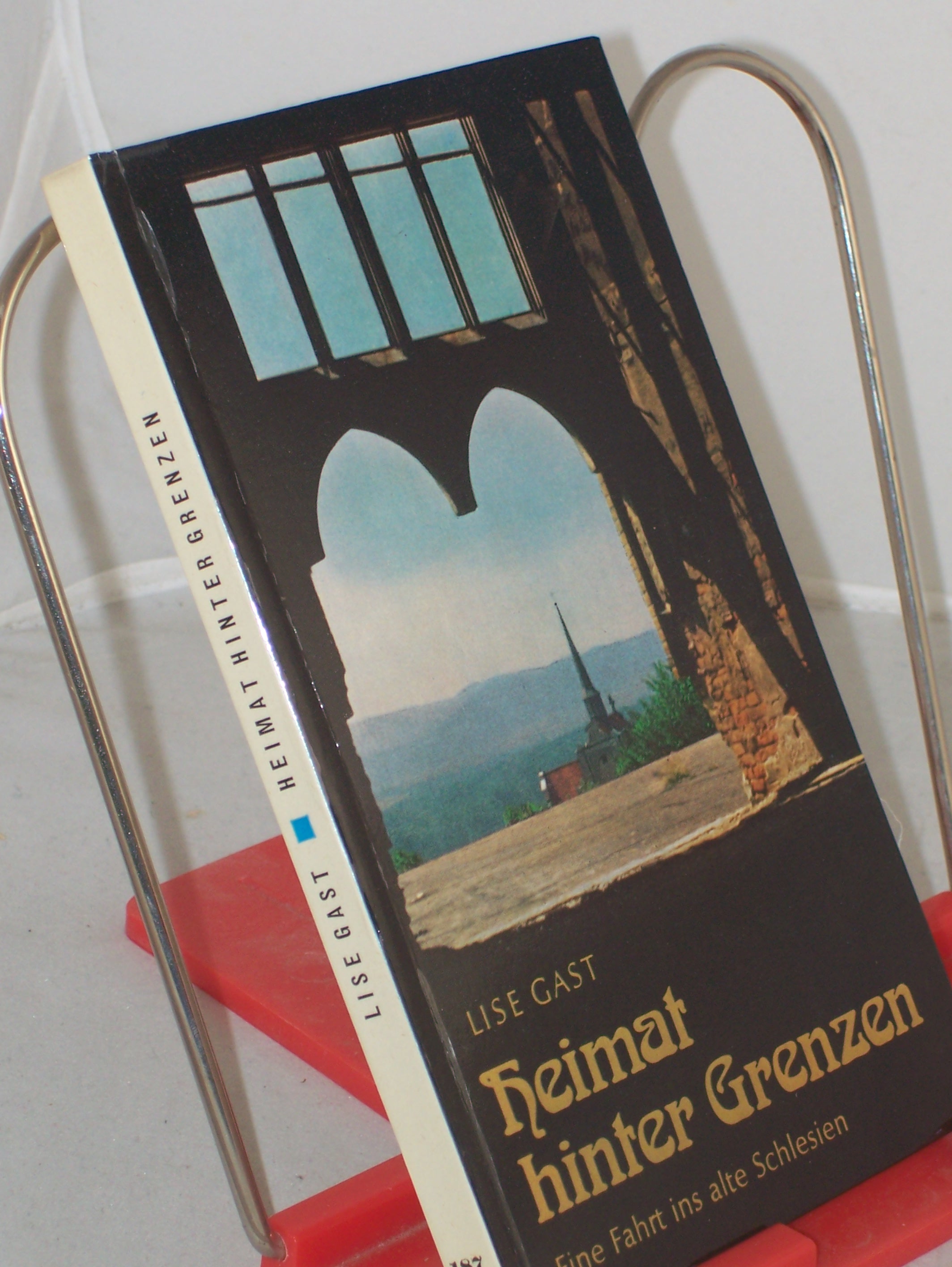 Artikelbild 1 des Artikels “Heimat hinter Grenzen : eine Fahrt ins alte Schlesien / Lise Gast. Mit
Zeichn. von Lilo Rasch-Nägele “