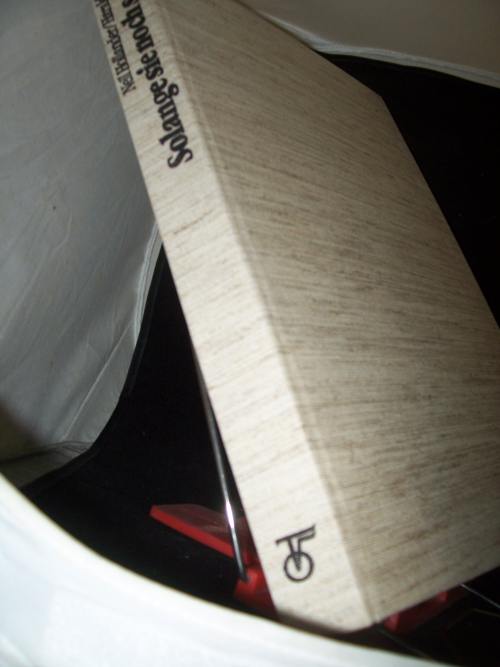 Artikelbild 1 des Artikels “Solange sie noch segeln : d. letzten Arbeitssegler / Neil Hollander ; Harald Mertes. Mit e. Vorw. von Thor Heyerdahl “