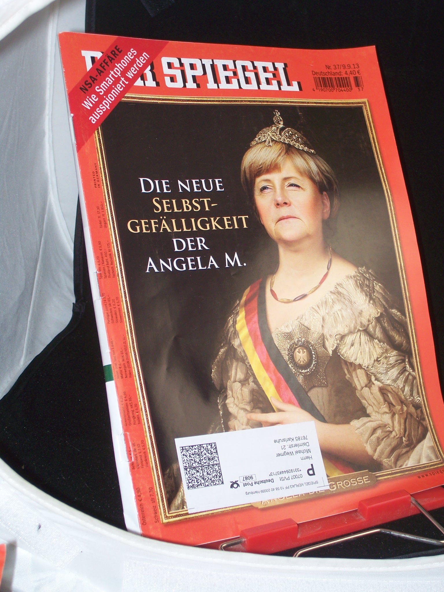 Artikelbild 1 des Artikels “37/1913, Die neue Selbsgefälligkeit der Angela M. “