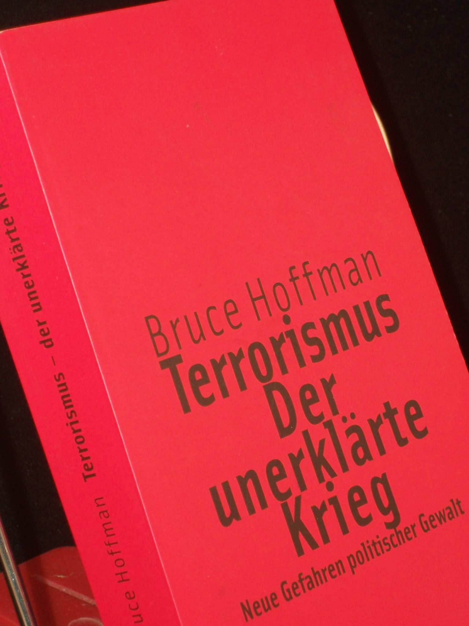Artikelbild 1 des Artikels “Terrorismus - der unerklärte Krieg : neue Gefahren politischer Gewalt / Bruce Hoffman. Aus dem Engl. von Klaus Kochmann “